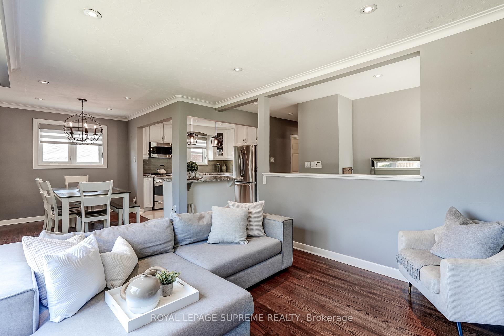 Photo 10 of 5 Fletcher Place, Etobicoke, Kingsview Village-The Westway — HOMEH