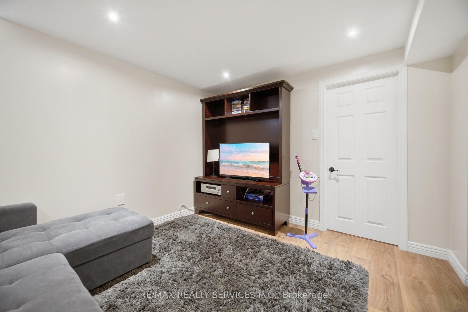Photo 35 of 8 Paramount Place, Brampton, Fletcher's West — HOMEH