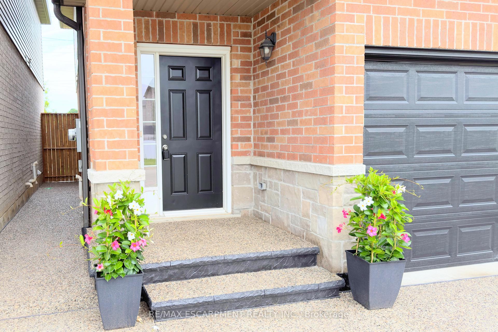 Photo 7 of 698 York Road, Hamilton, Dundas — HOMEH