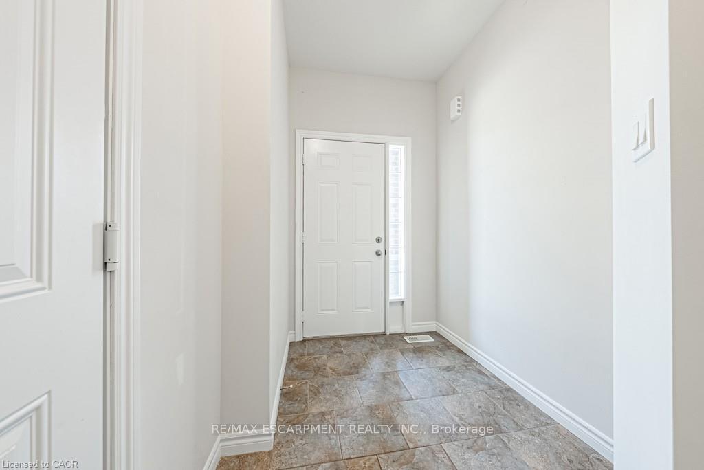 Photo 13 of 698 York Road, Hamilton, Dundas — HOMEH