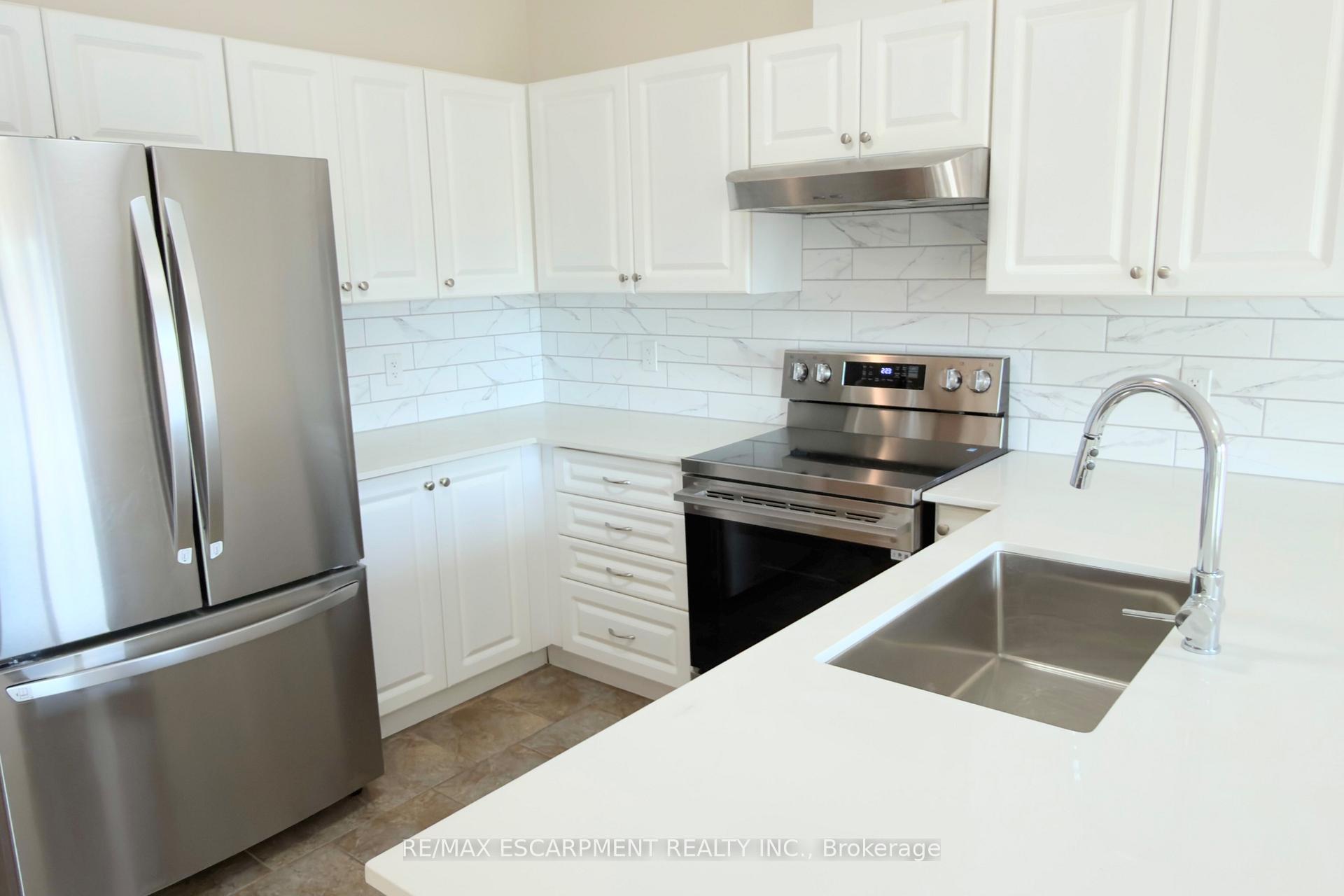 Photo 25 of 698 York Road, Hamilton, Dundas — HOMEH
