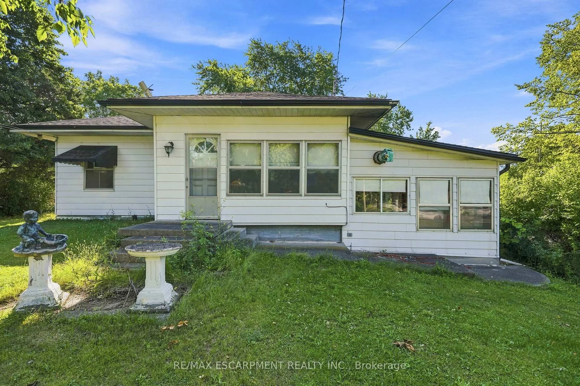 Photo 3 of 698 York Road, Hamilton, Dundas — HOMEH