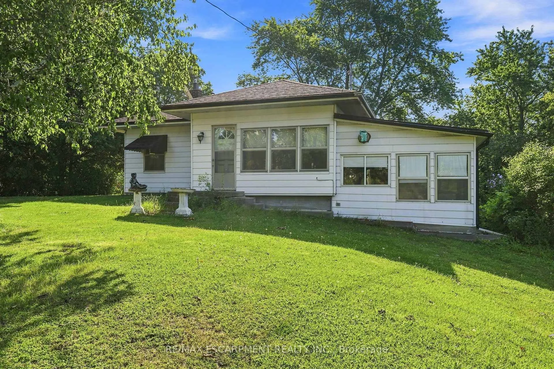 Photo 9 of 698 York Road, Hamilton, Dundas — HOMEH