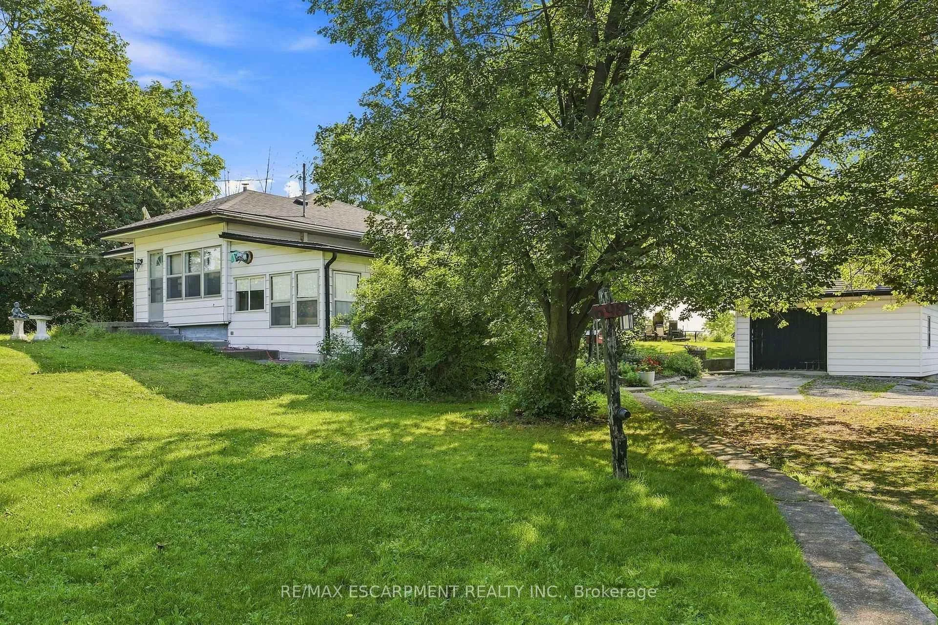 Photo 15 of 698 York Road, Hamilton, Dundas — HOMEH