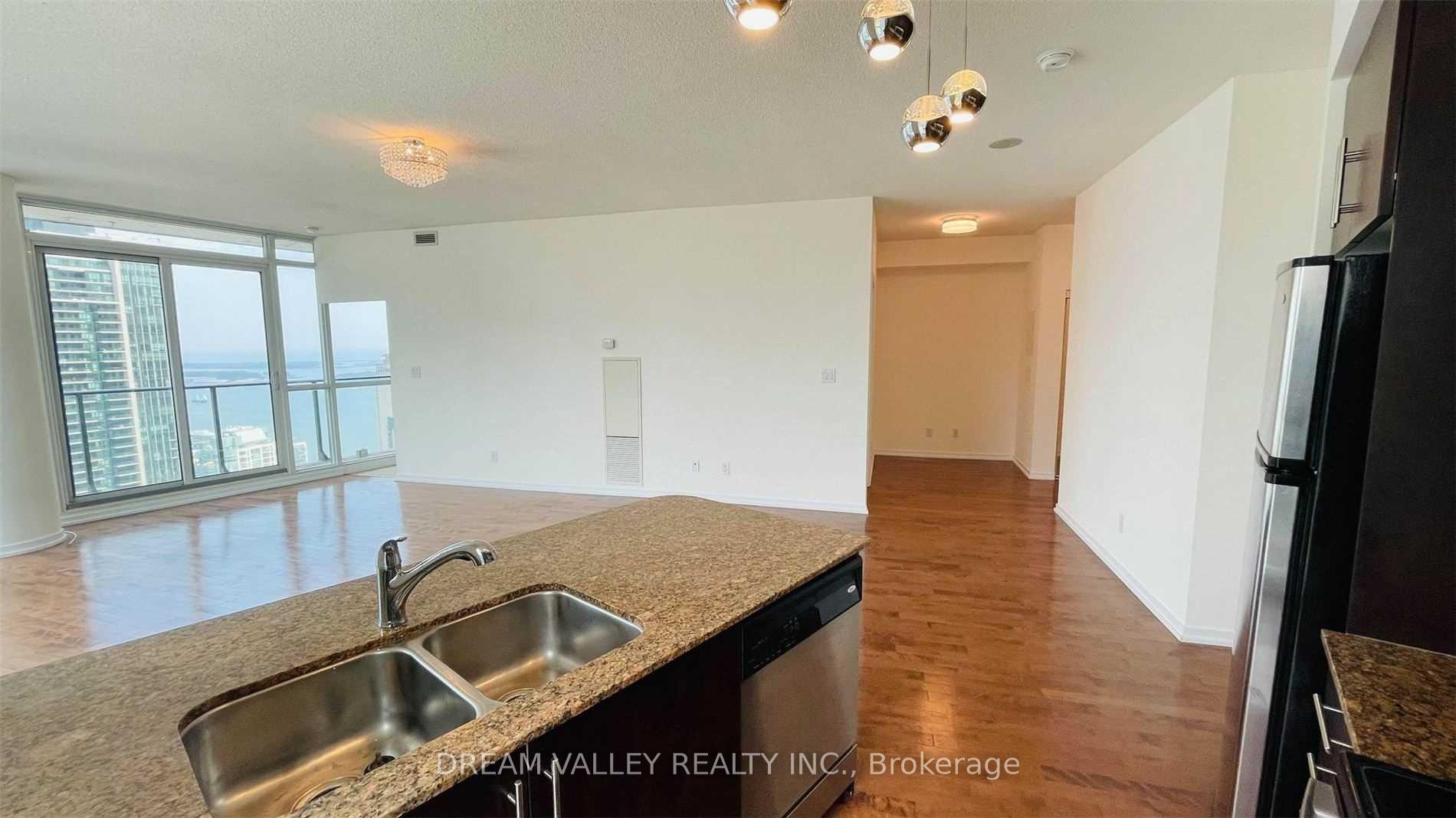 Photo 4 of Unit 3908, 65 Bremner Boulevard, Toronto, Waterfront Communities — HOMEH
