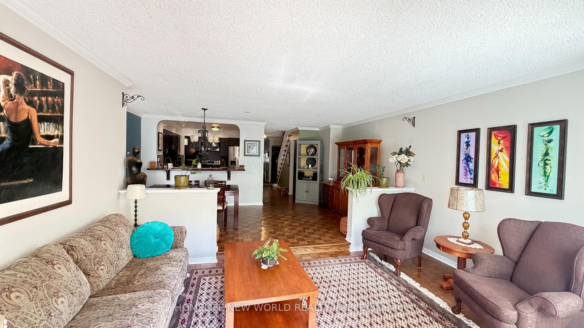 Photo 4 of 5 Doral Gate, Markham, Royal Orchard — HOMEH