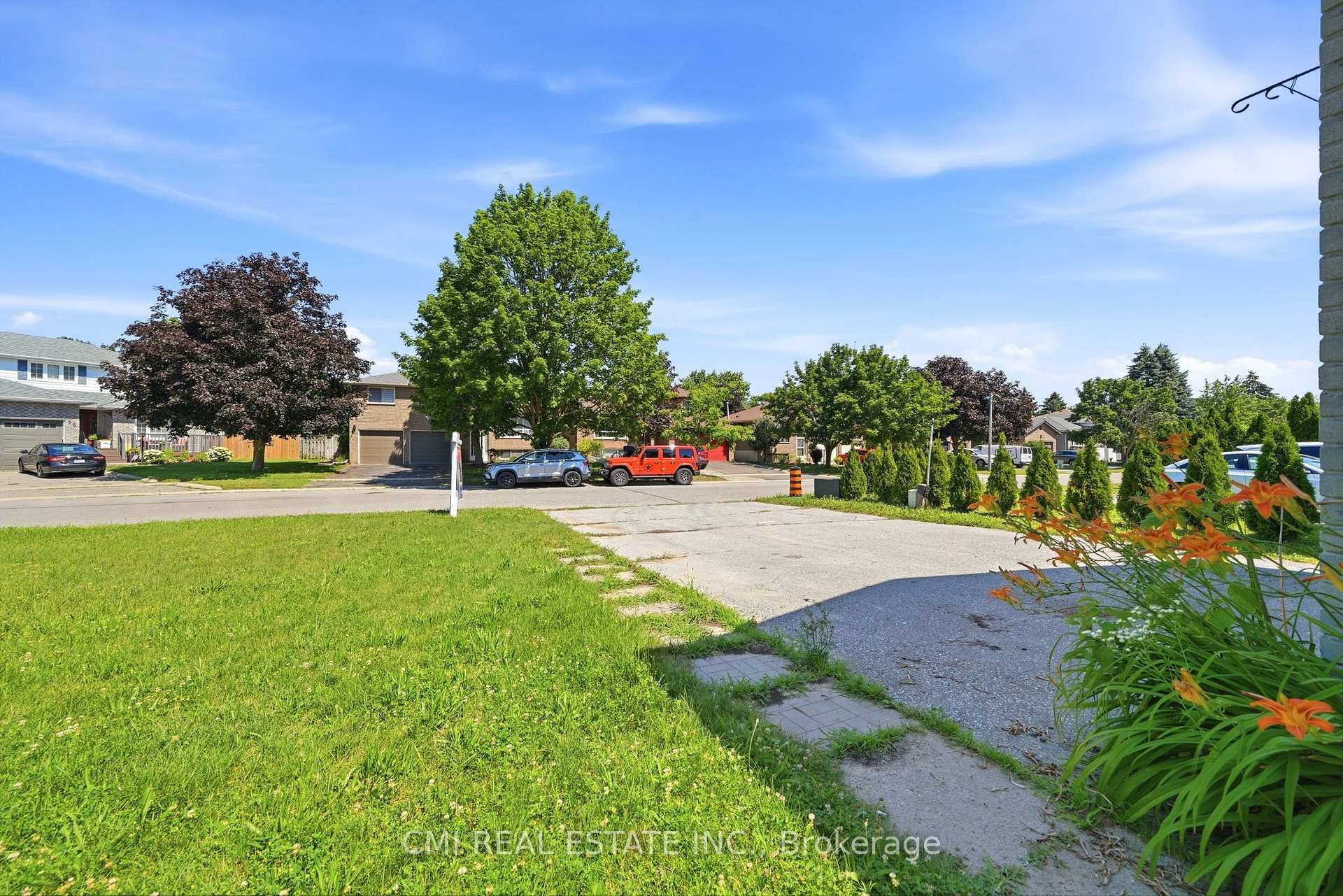 Photo 4 of 39 Camrose Drive, Georgina, Keswick South — HOMEH