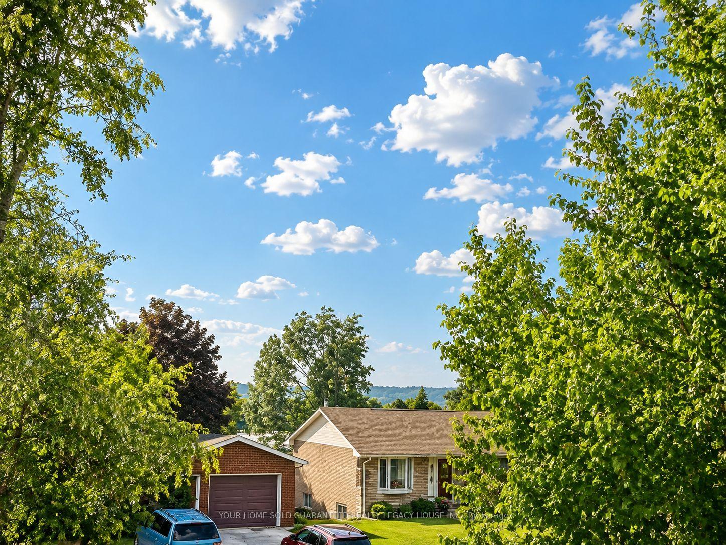 Photo 10 of 35 Glenridge Road, Barrie, Allandale Heights — HOMEH