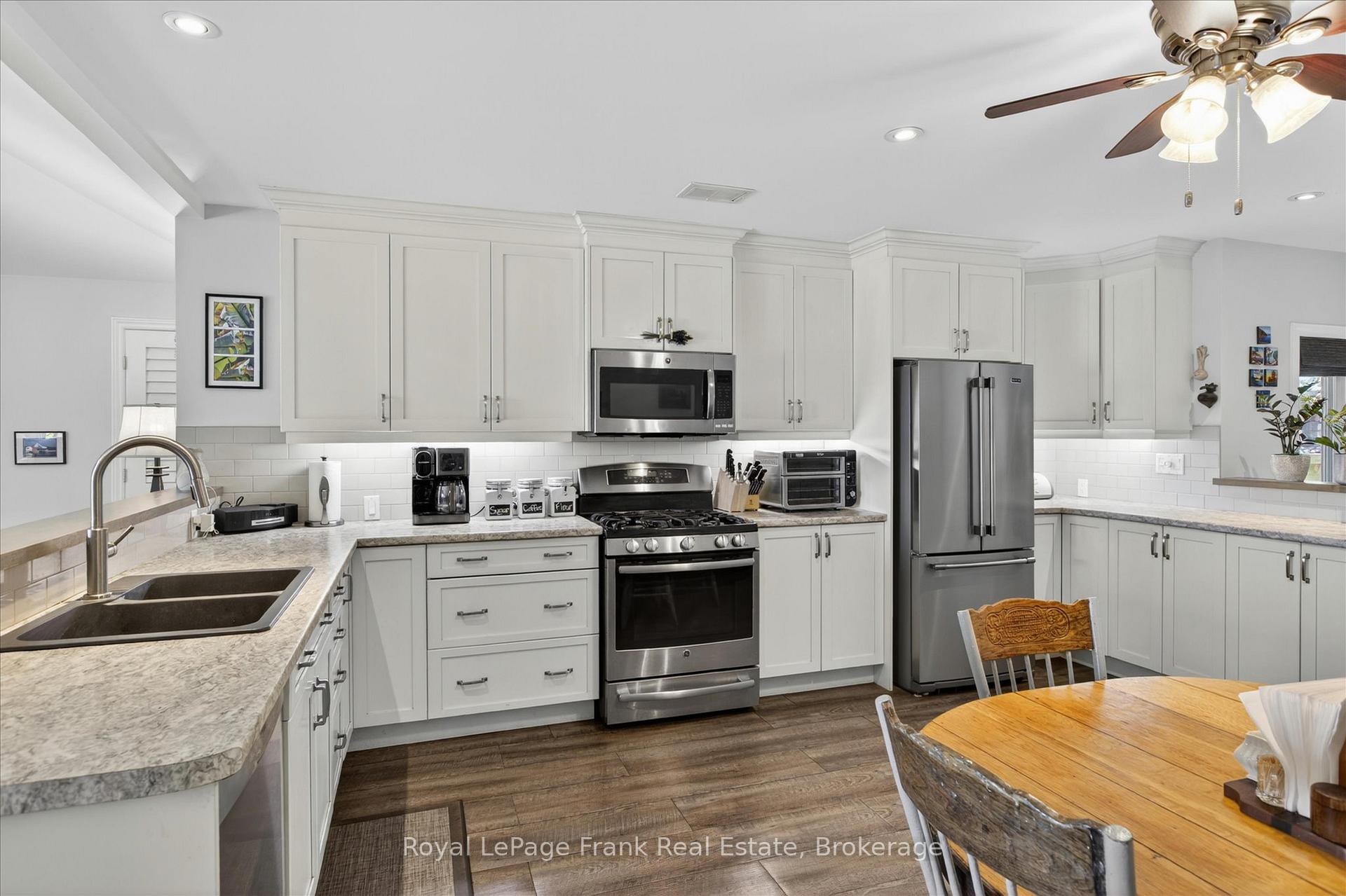 Photo 15 of 944 Birchcliff Drive, Douro-Dummer — HOMEH