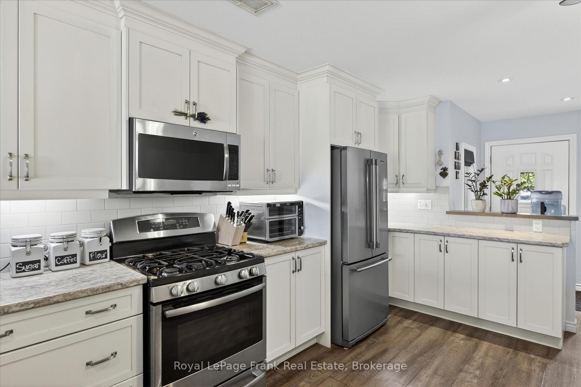 Photo 16 of 944 Birchcliff Drive, Douro-Dummer — HOMEH