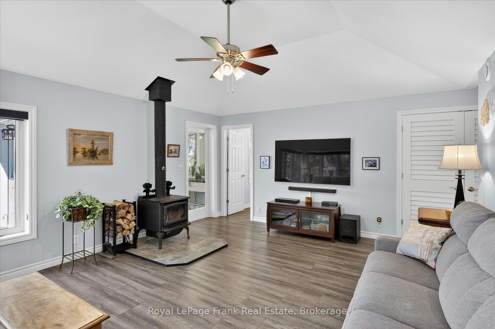 Photo 20 of 944 Birchcliff Drive, Douro-Dummer — HOMEH