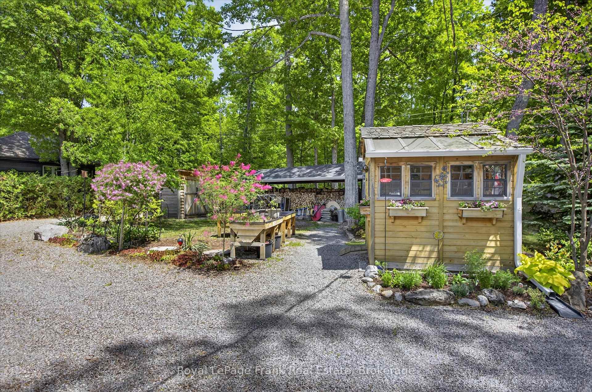 Photo 40 of 944 Birchcliff Drive, Douro-Dummer — HOMEH