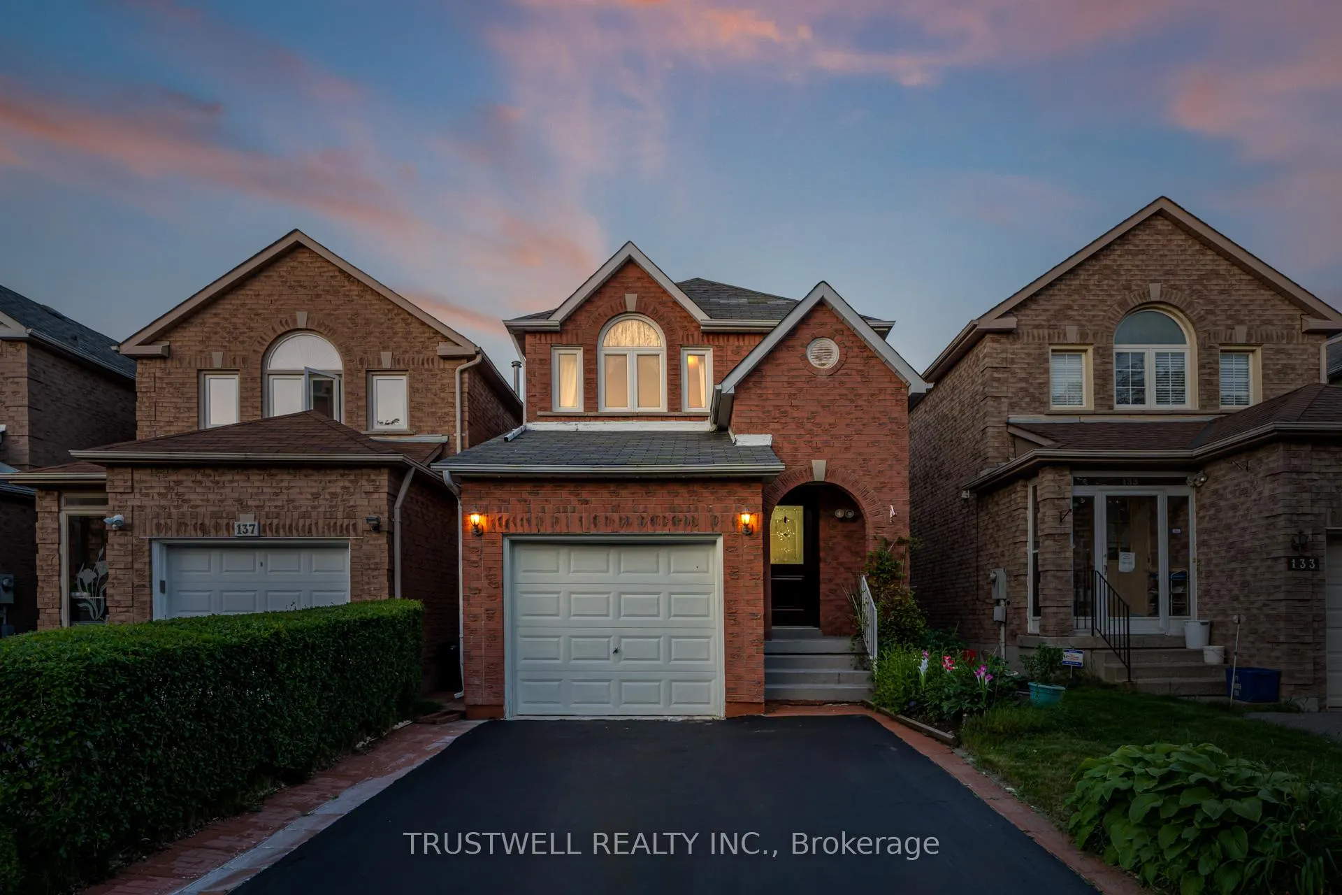 Photo 2 of 135 Laird Drive, Markham, Middlefield — HOMEH