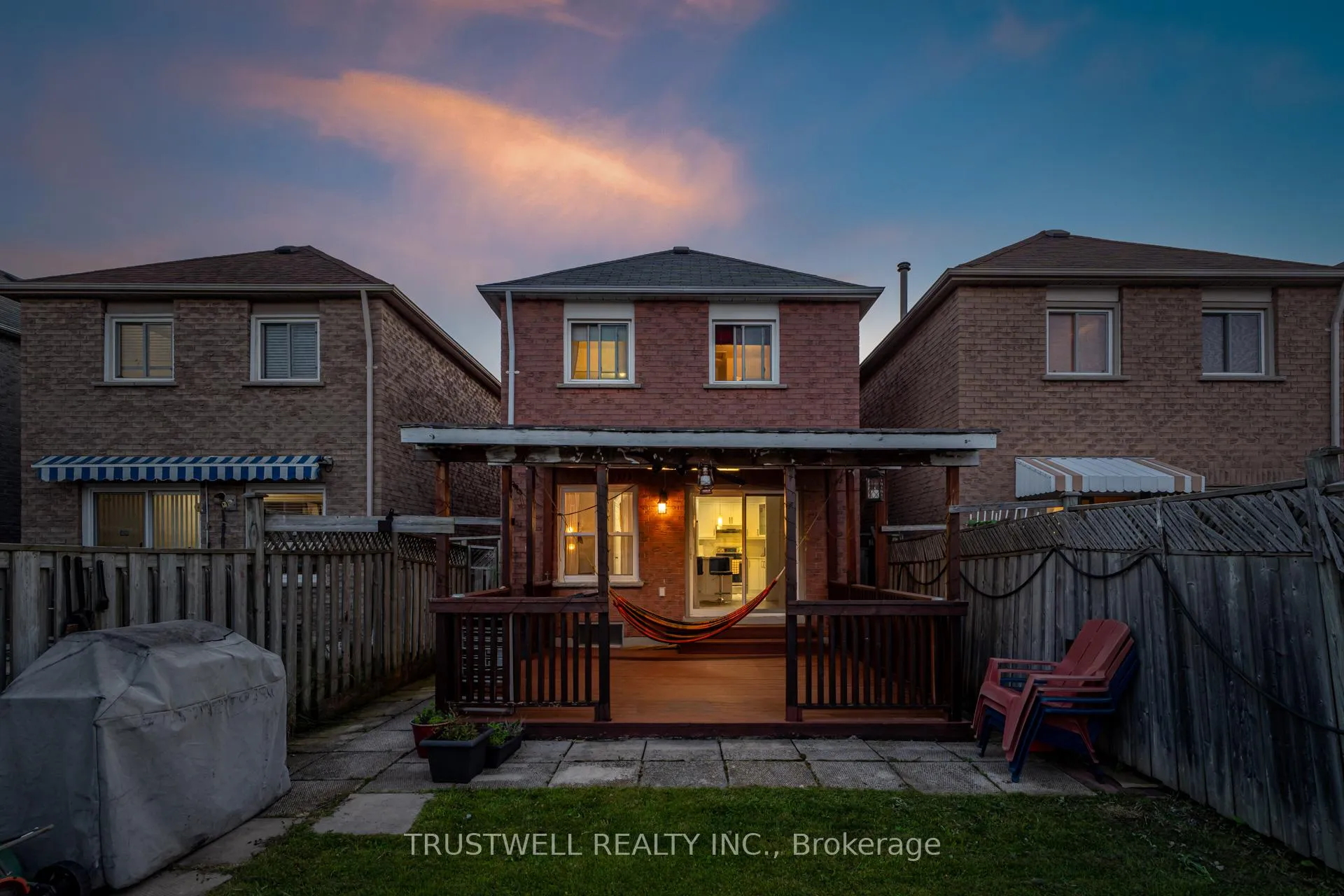 Photo 3 of 135 Laird Drive, Markham, Middlefield — HOMEH