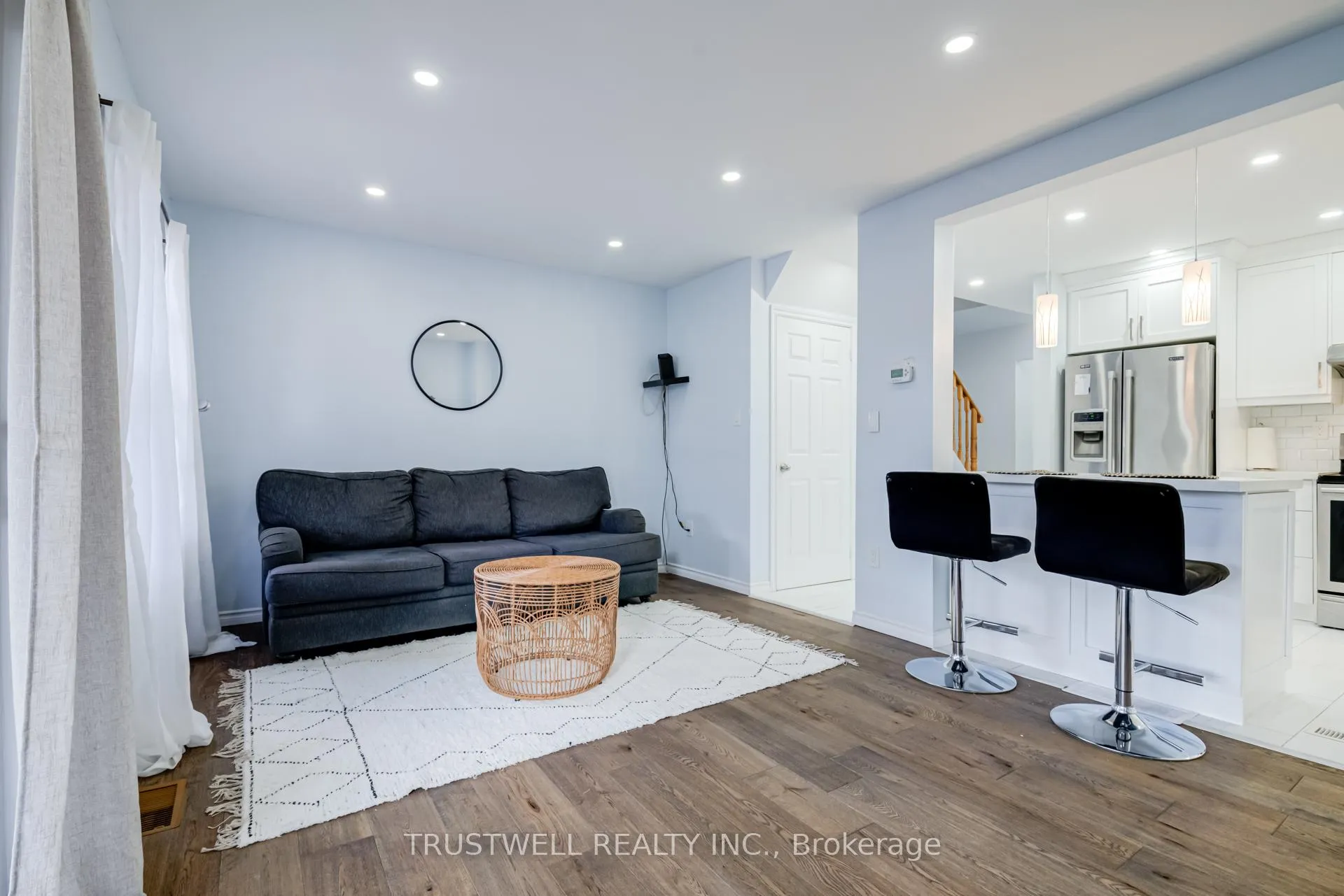 Photo 5 of 135 Laird Drive, Markham, Middlefield — HOMEH