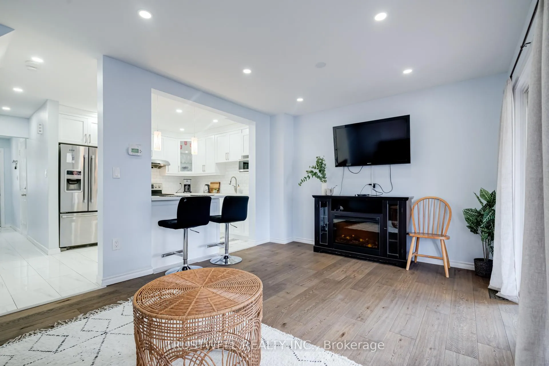 Photo 6 of 135 Laird Drive, Markham, Middlefield — HOMEH