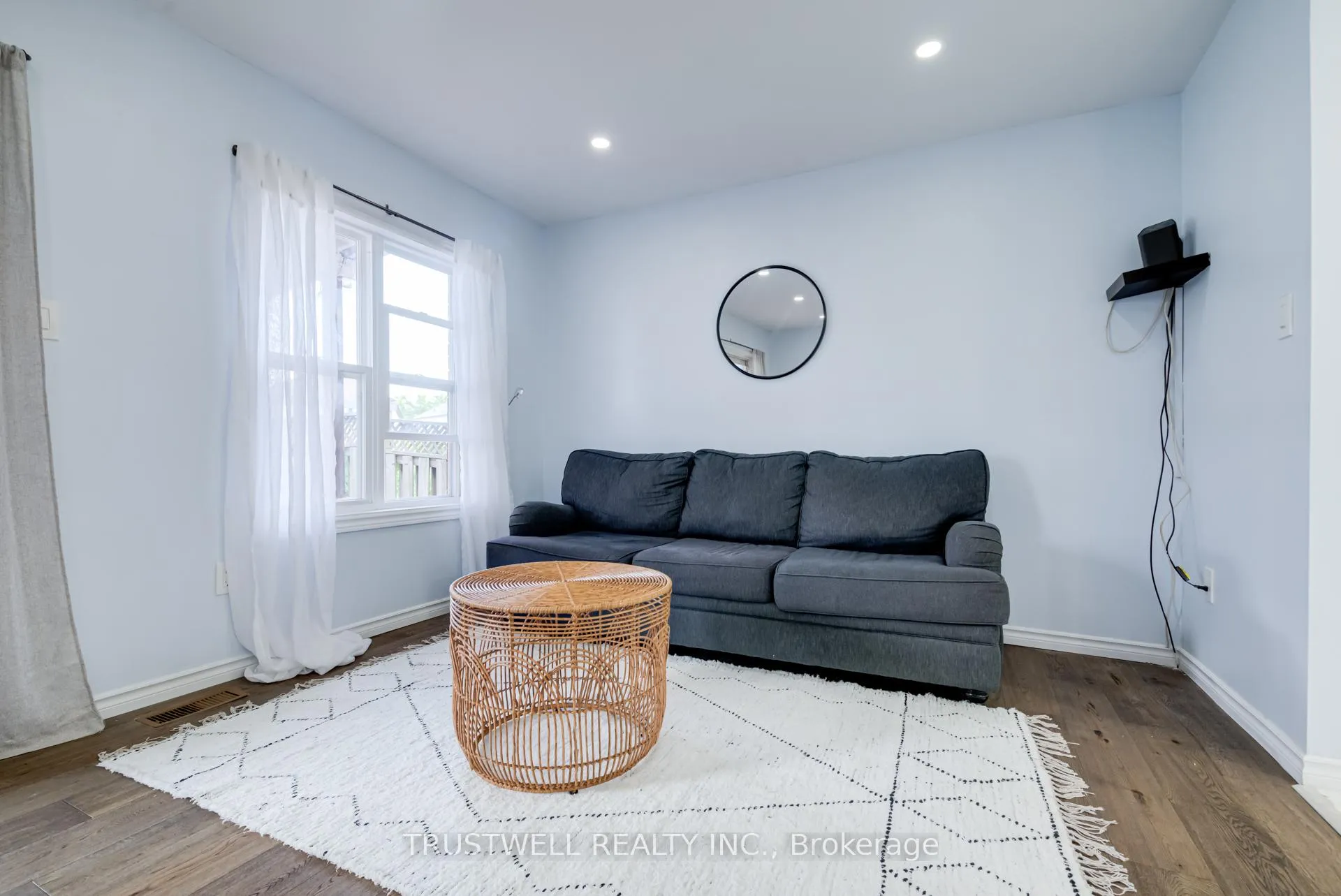 Photo 7 of 135 Laird Drive, Markham, Middlefield — HOMEH