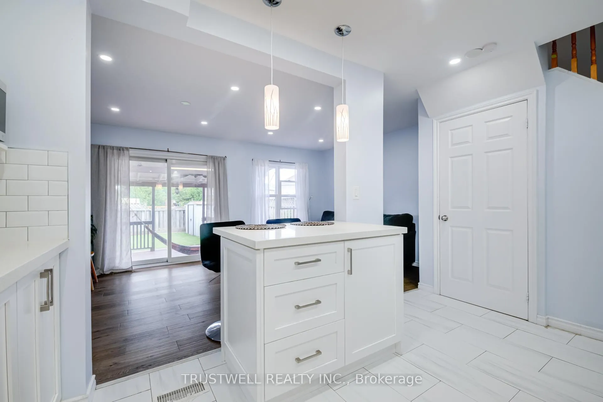 Photo 13 of 135 Laird Drive, Markham, Middlefield — HOMEH