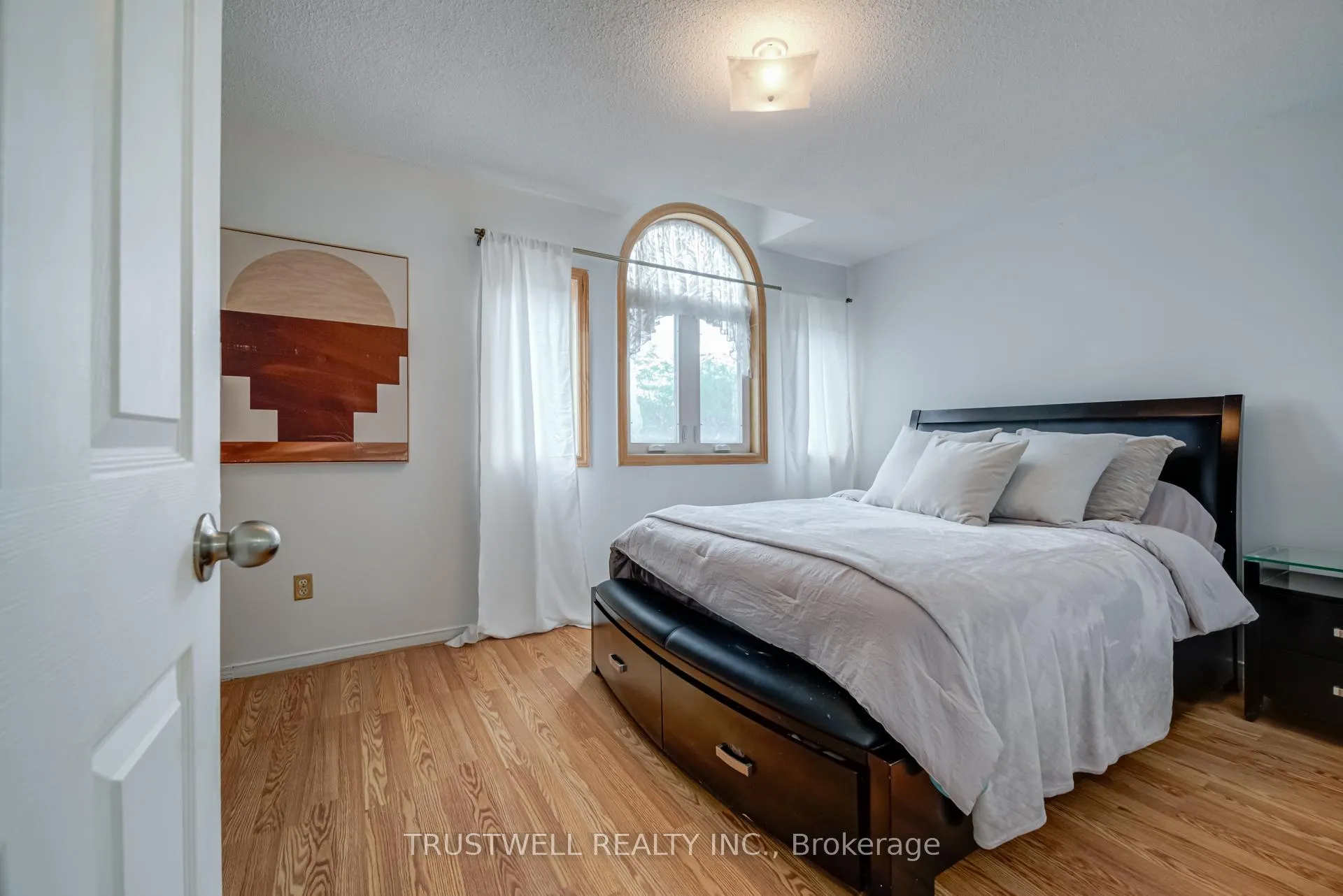 Photo 16 of 135 Laird Drive, Markham, Middlefield — HOMEH