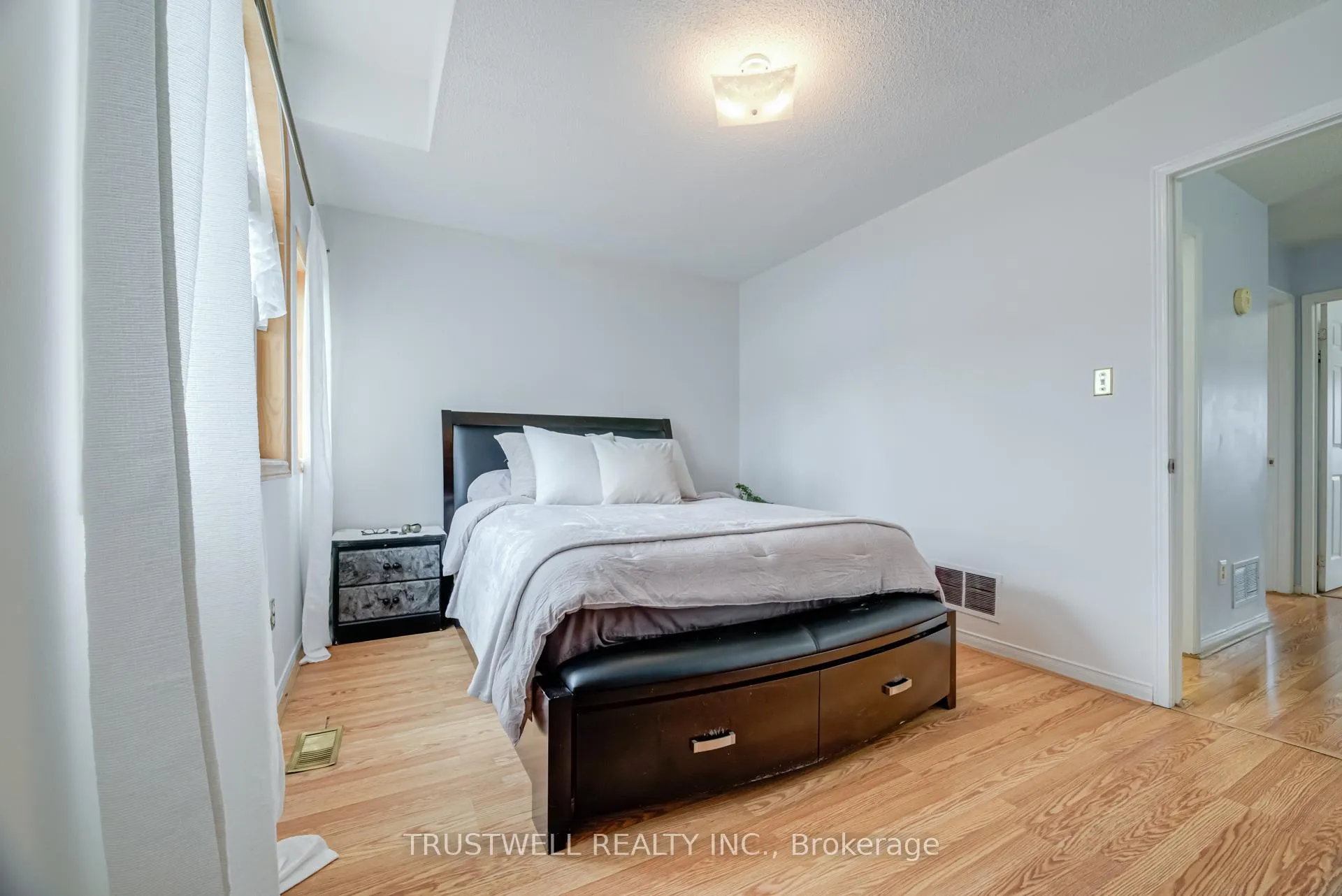 Photo 17 of 135 Laird Drive, Markham, Middlefield — HOMEH
