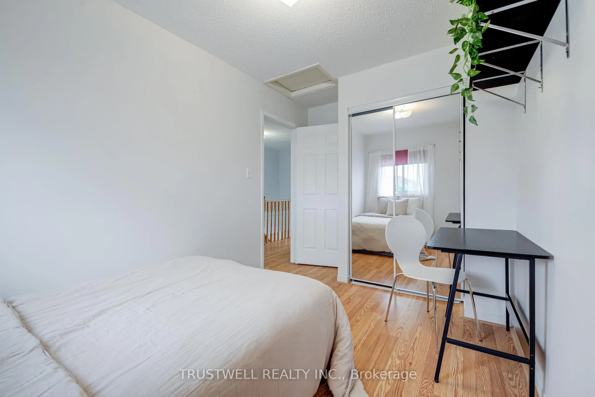 Photo 21 of 135 Laird Drive, Markham, Middlefield — HOMEH