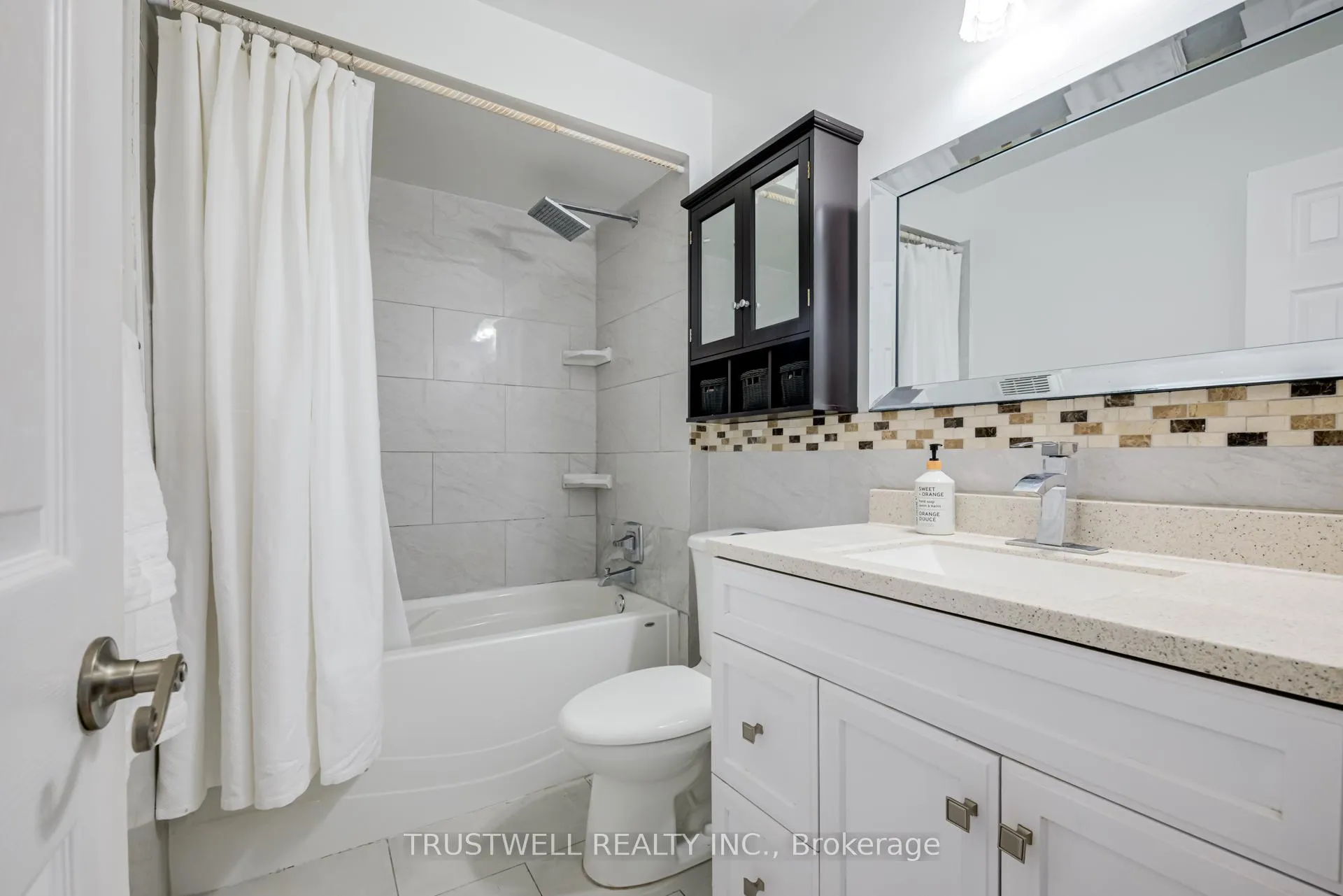 Photo 23 of 135 Laird Drive, Markham, Middlefield — HOMEH