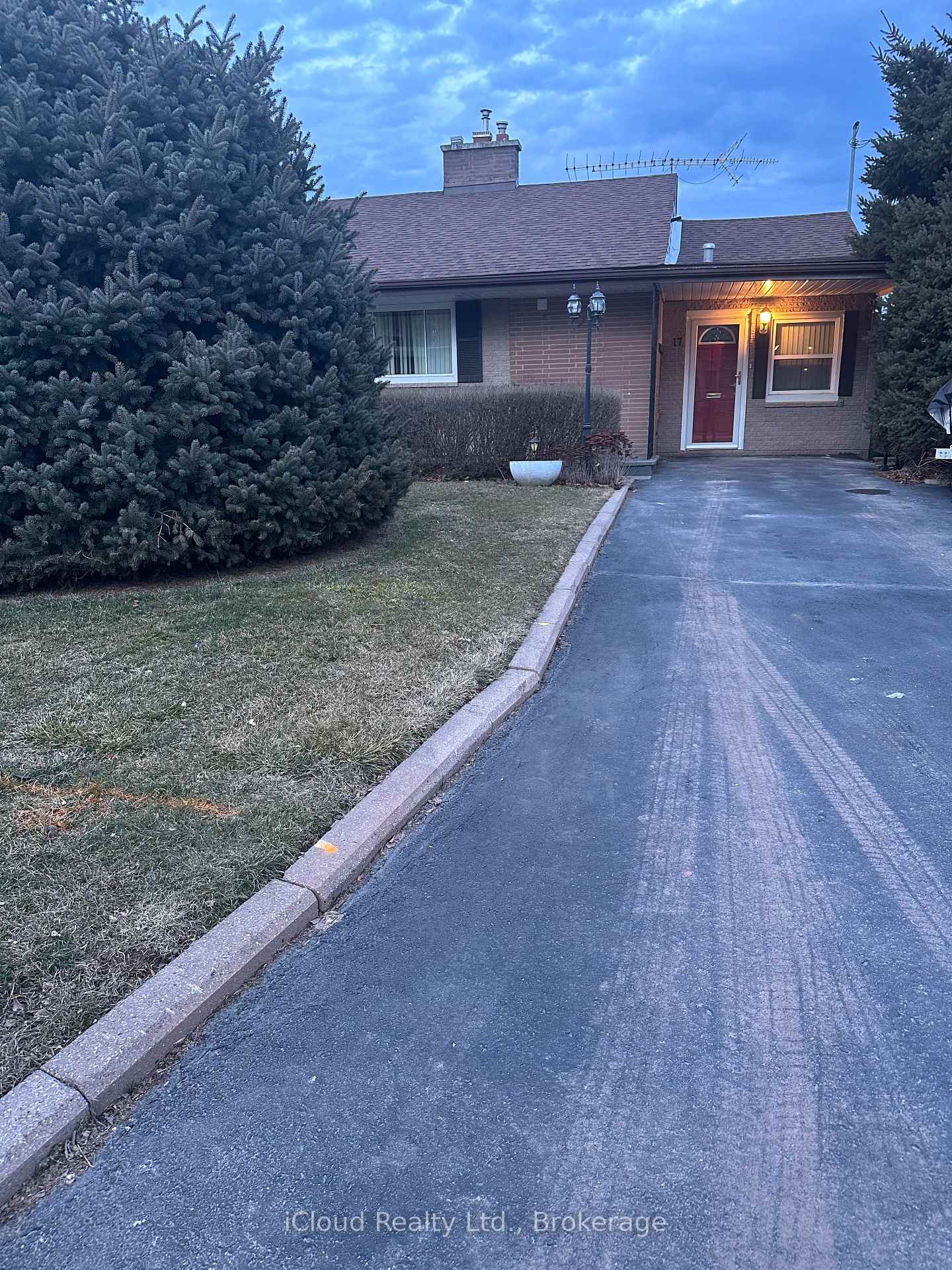 Photo 2 of Unit Main, 17 Sora Drive, Mississauga, Streetsville — HOMEH
