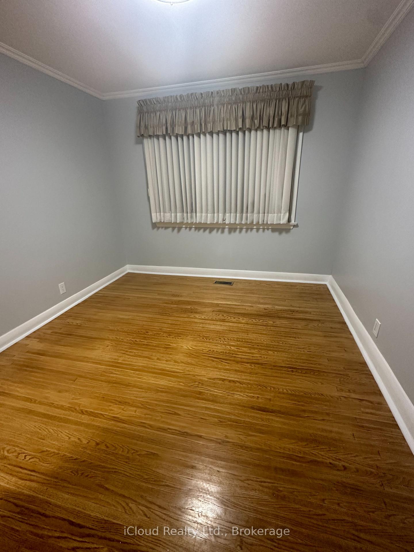 Photo 3 of Unit Main, 17 Sora Drive, Mississauga, Streetsville — HOMEH