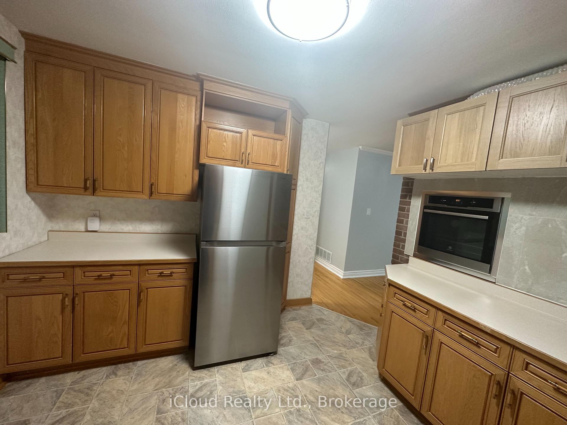 Photo 10 of Unit Main, 17 Sora Drive, Mississauga, Streetsville — HOMEH