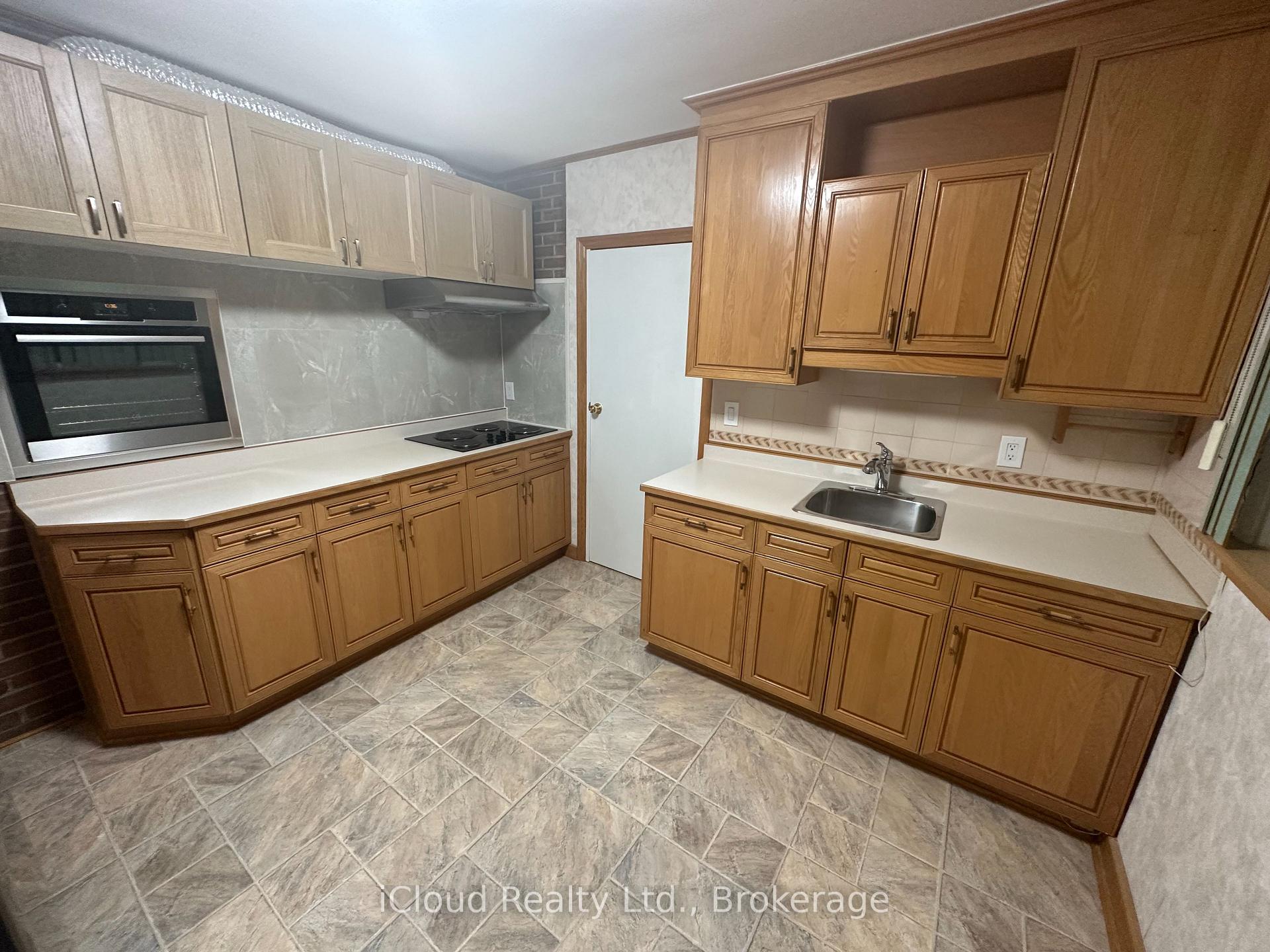 Photo 11 of Unit Main, 17 Sora Drive, Mississauga, Streetsville — HOMEH