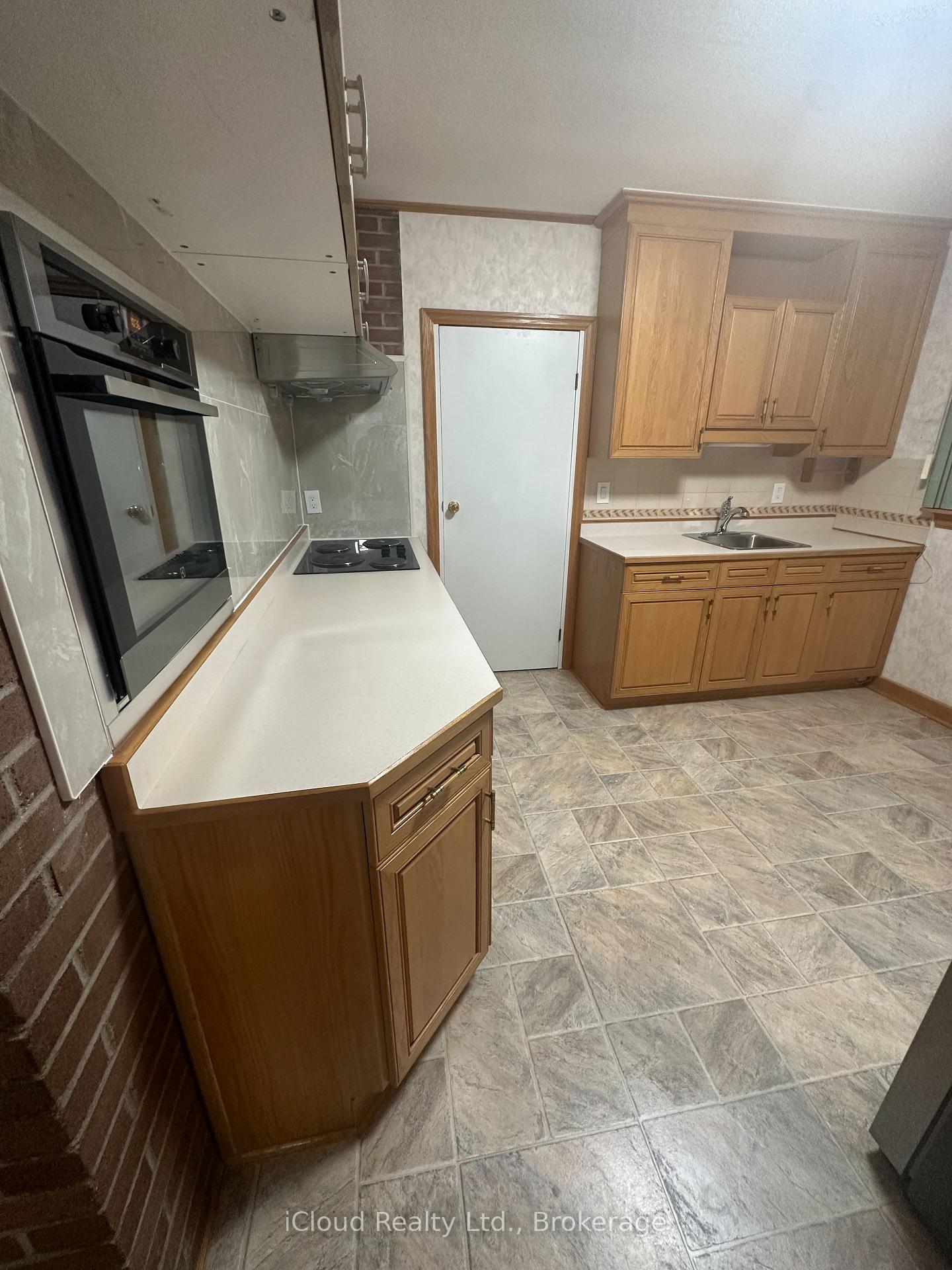 Photo 13 of Unit Main, 17 Sora Drive, Mississauga, Streetsville — HOMEH