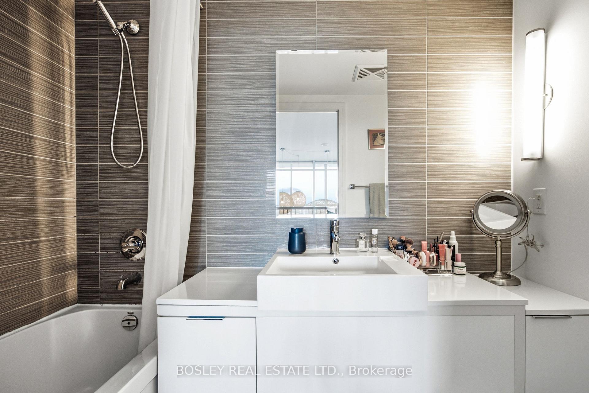 Photo 9 of Unit 302, 5 Hanna Avenue, Toronto, Niagara — HOMEH