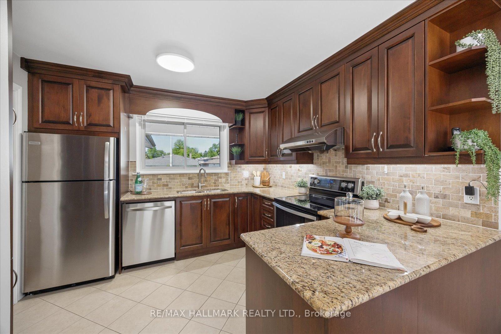 Photo 13 of 73 Fulbert Crescent, Scarborough, Agincourt South-Malvern West — HOMEH