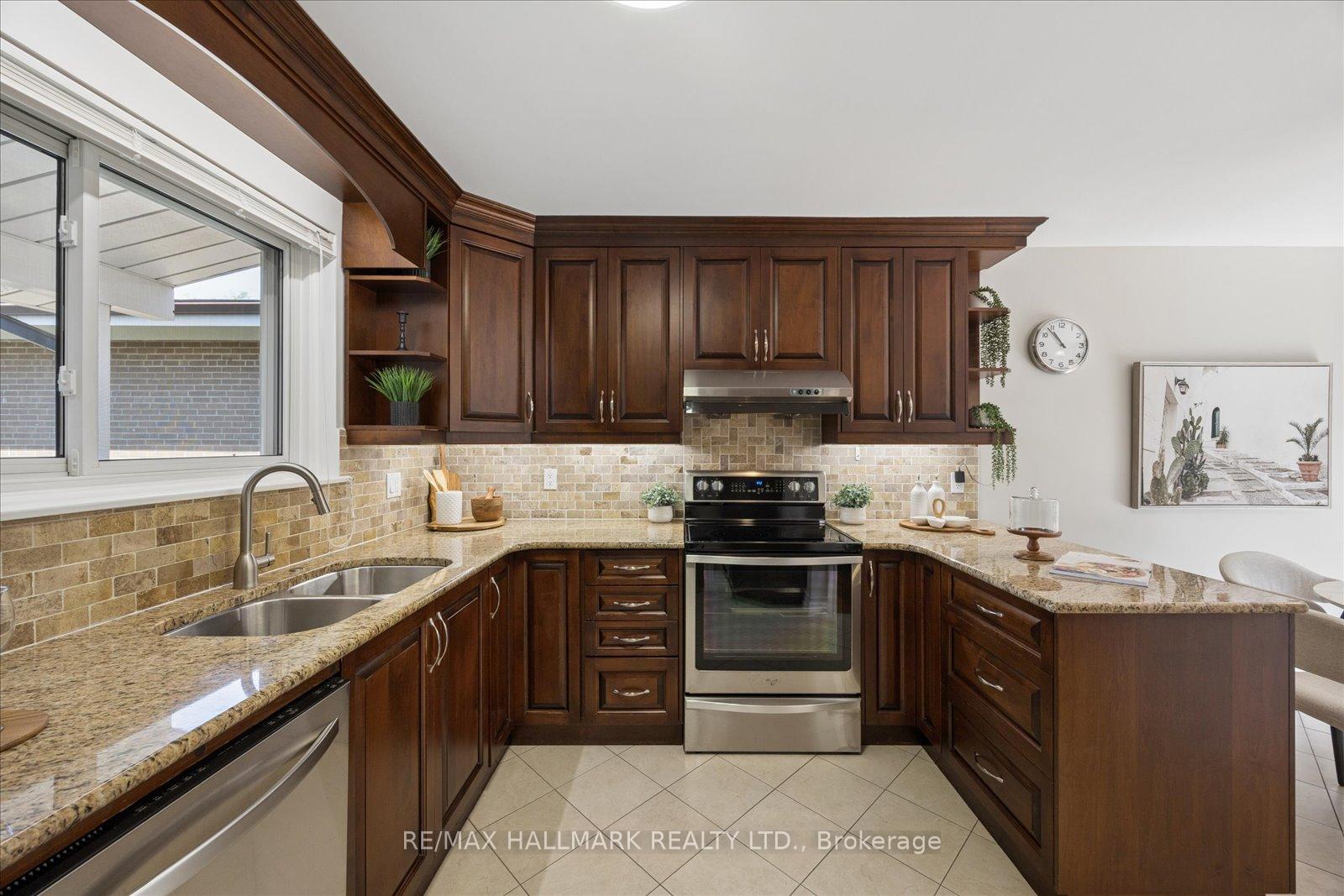 Photo 14 of 73 Fulbert Crescent, Scarborough, Agincourt South-Malvern West — HOMEH