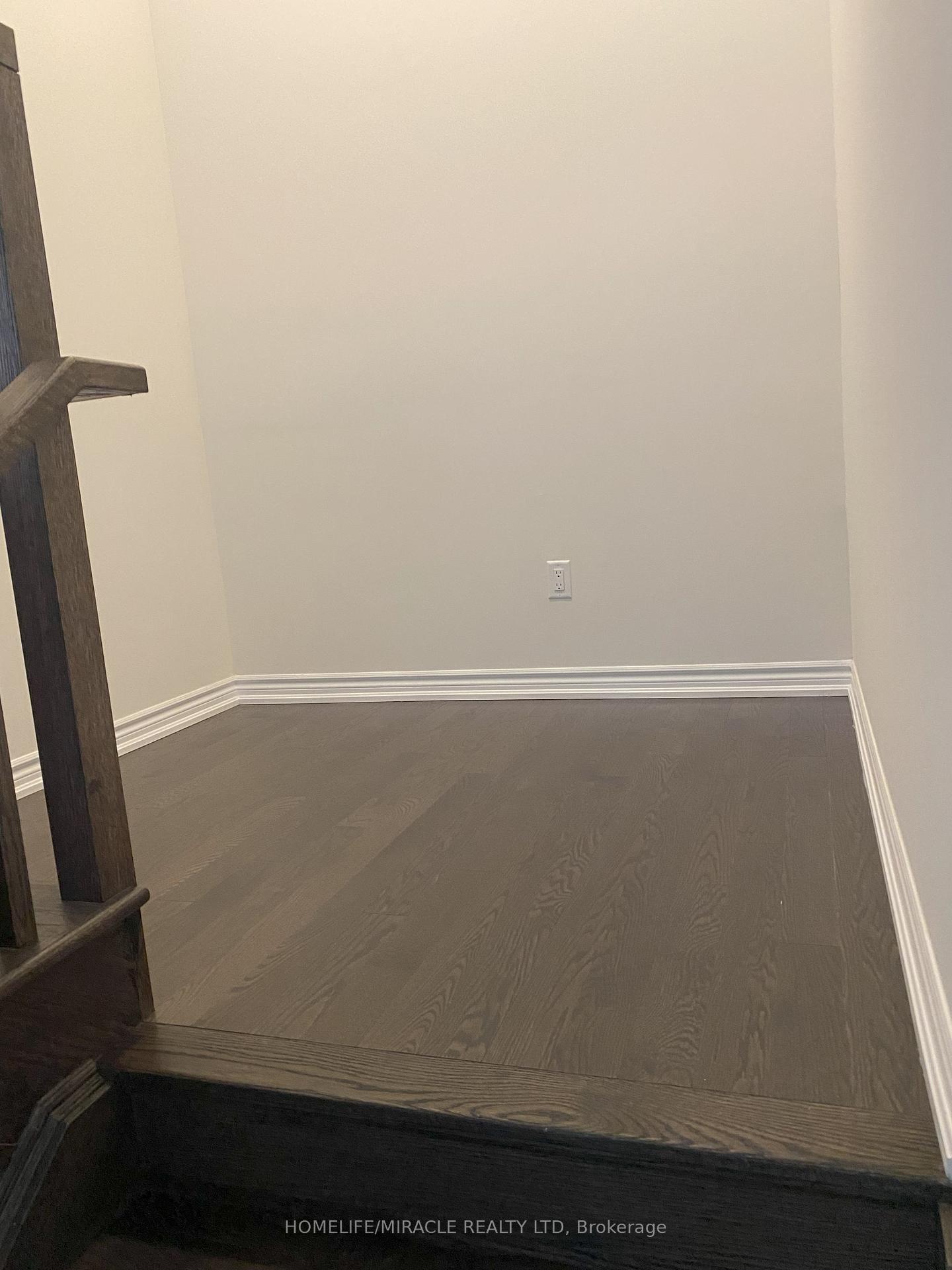 Photo 12 of 48 Prudhoe Terrace, Barrie, Innis-Shore — HOMEH