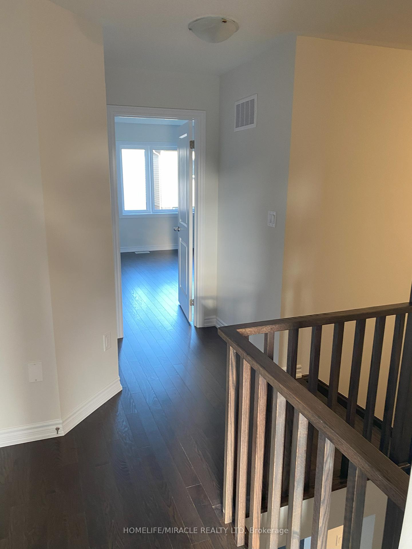 Photo 16 of 48 Prudhoe Terrace, Barrie, Innis-Shore — HOMEH