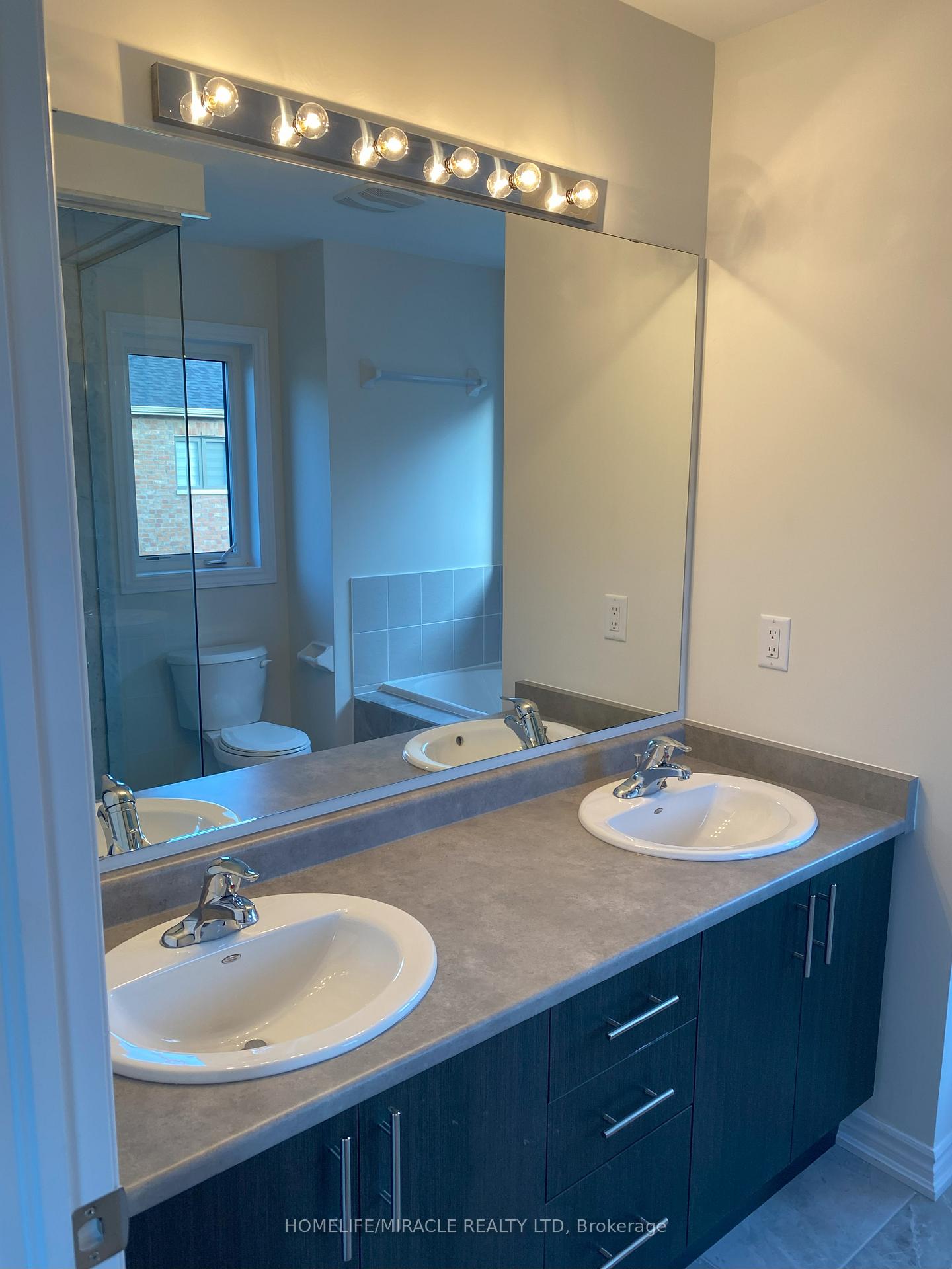 Photo 18 of 48 Prudhoe Terrace, Barrie, Innis-Shore — HOMEH