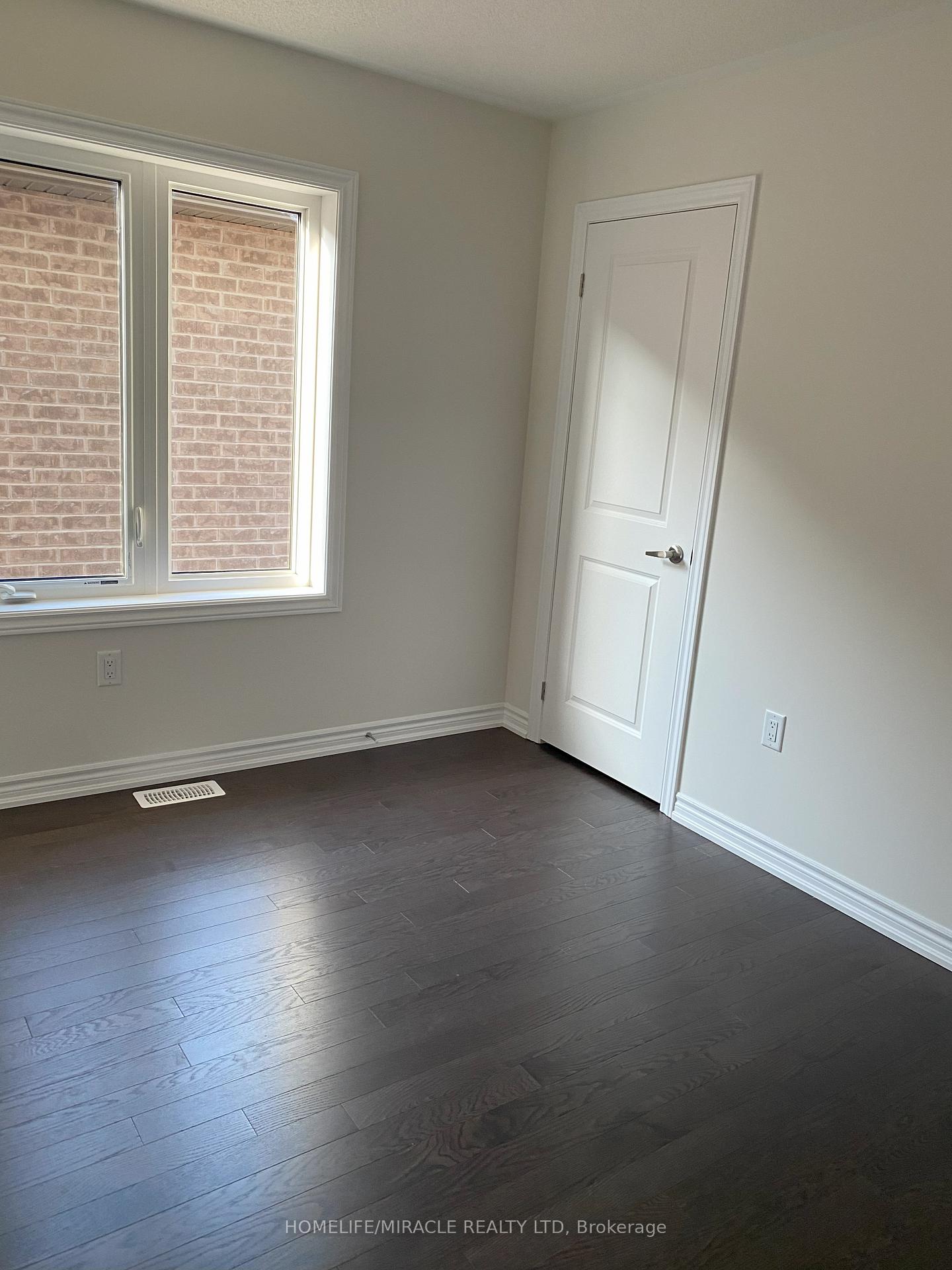Photo 21 of 48 Prudhoe Terrace, Barrie, Innis-Shore — HOMEH