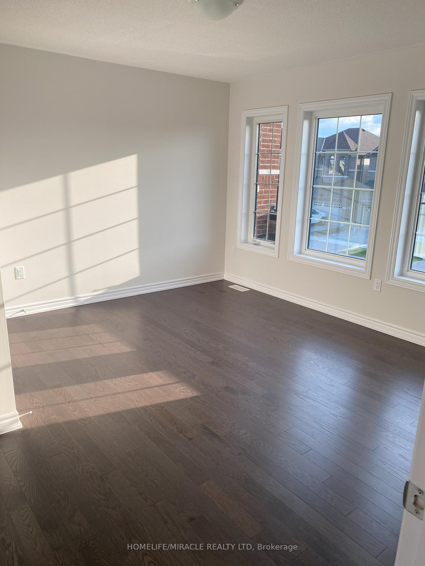 Photo 22 of 48 Prudhoe Terrace, Barrie, Innis-Shore — HOMEH