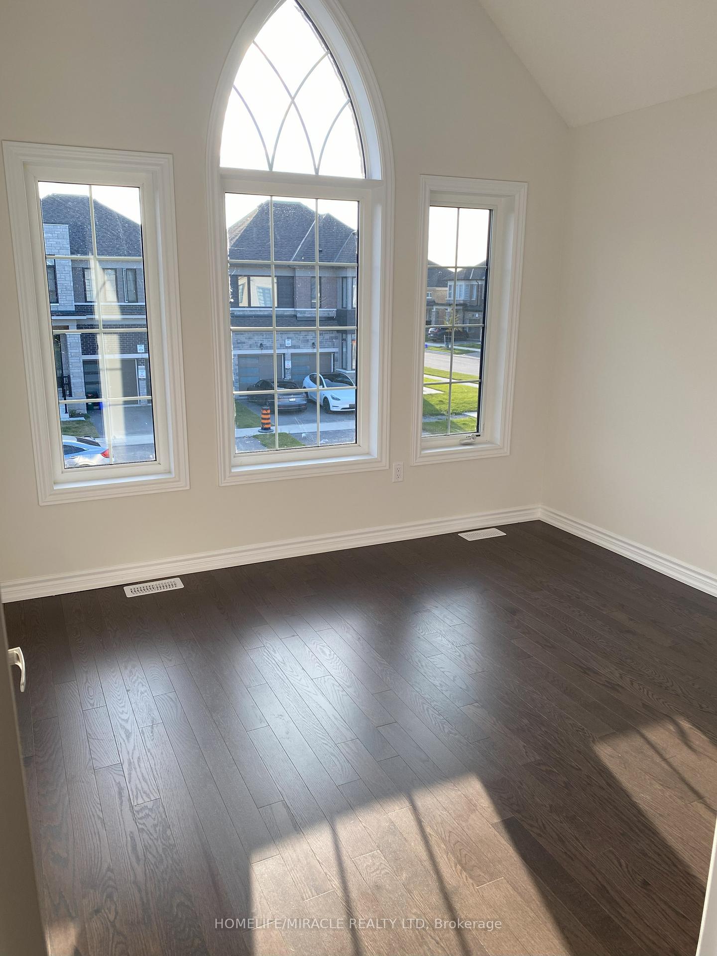 Photo 23 of 48 Prudhoe Terrace, Barrie, Innis-Shore — HOMEH