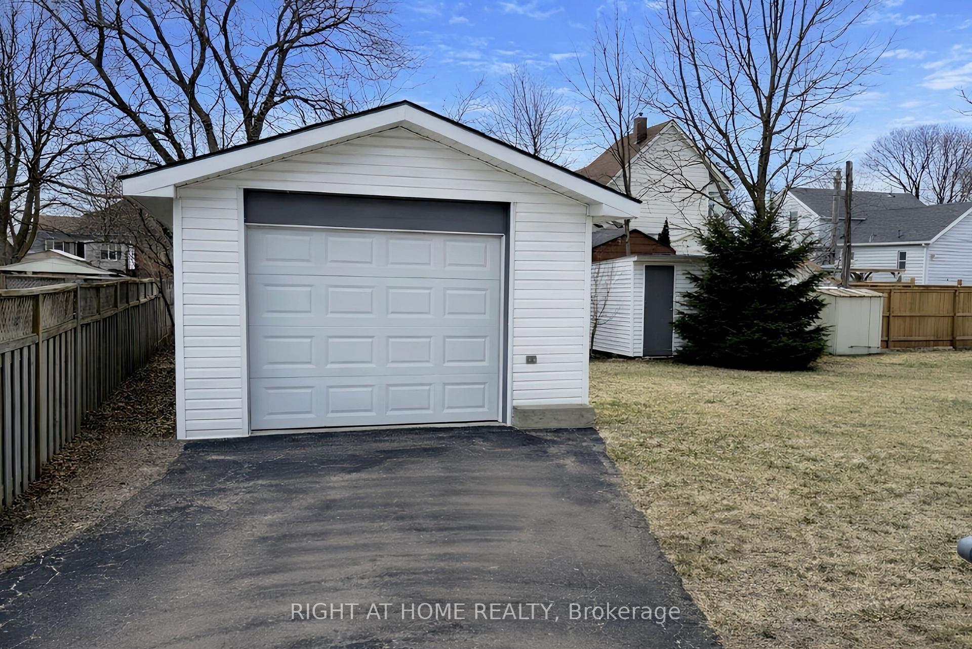 Photo 2 of 113 Anglesea Street, Goderich, Goderich (Town) — HOMEH