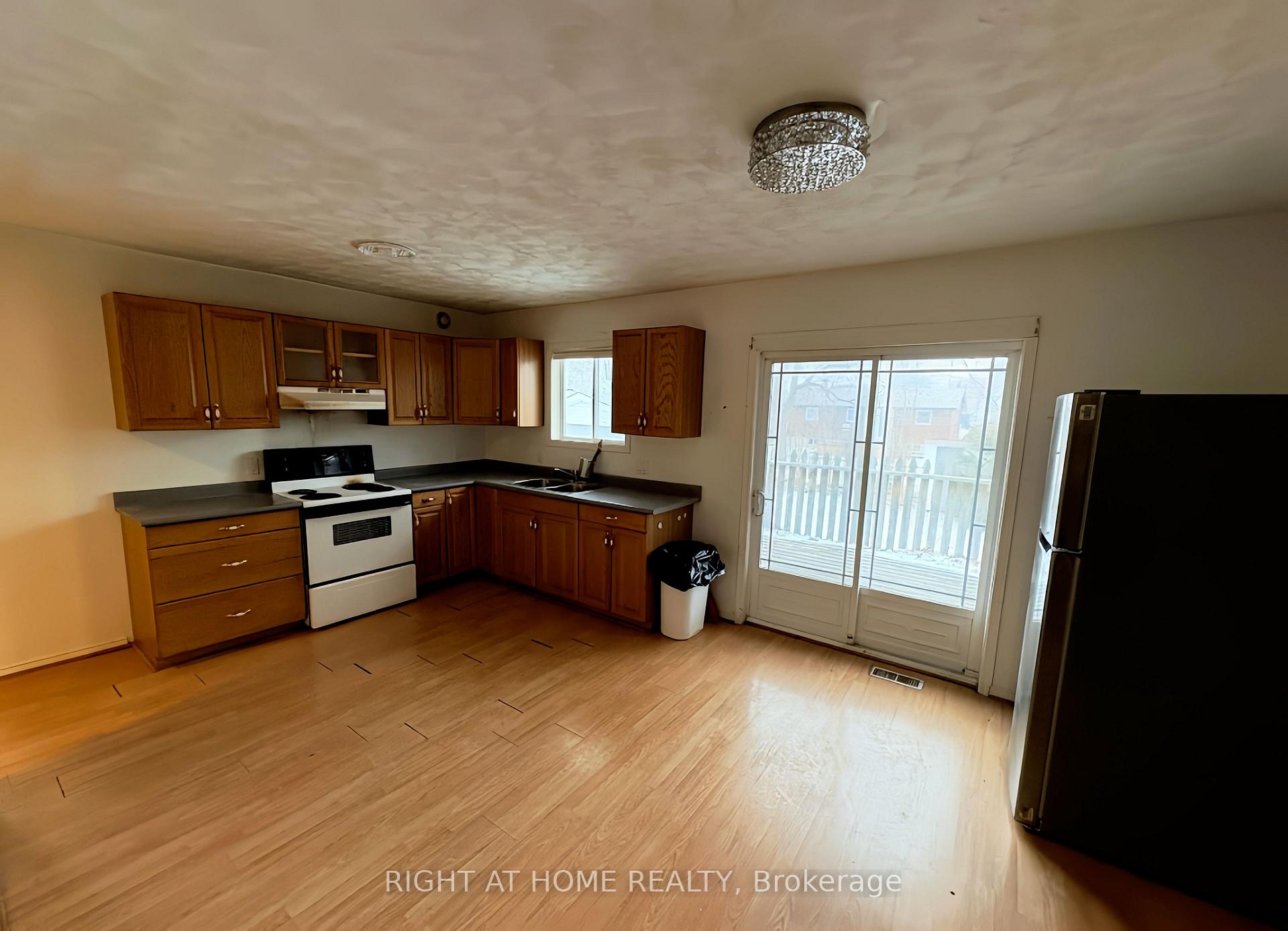Photo 7 of 113 Anglesea Street, Goderich, Goderich (Town) — HOMEH