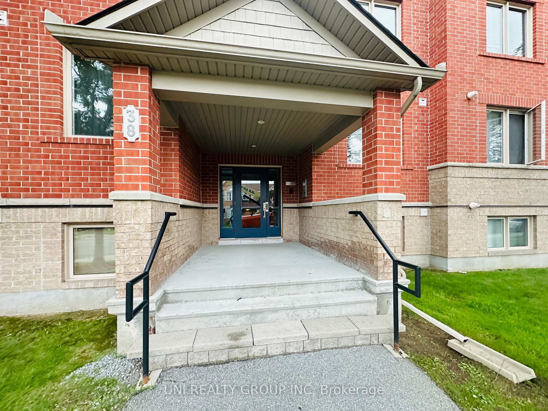 Photo 2 of Unit 6, 38 Barnstone Drive, Ottawa, Barrhaven East — HOMEH
