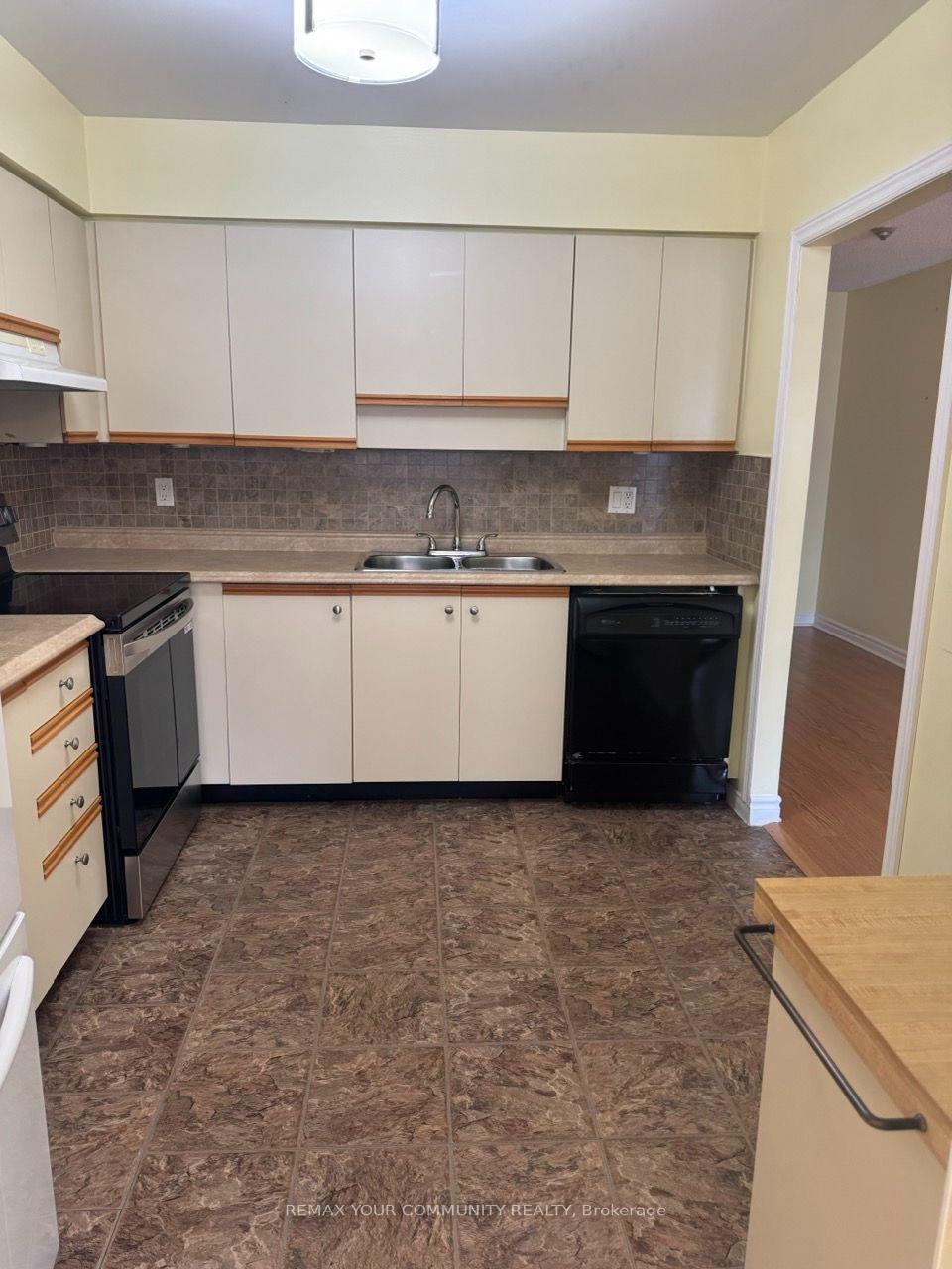 Photo 19 of Unit 104, 111 Grew Boulevard, Georgina, Sutton & Jackson's Point — HOMEH