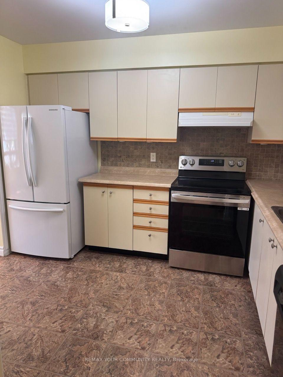 Photo 20 of Unit 104, 111 Grew Boulevard, Georgina, Sutton & Jackson's Point — HOMEH