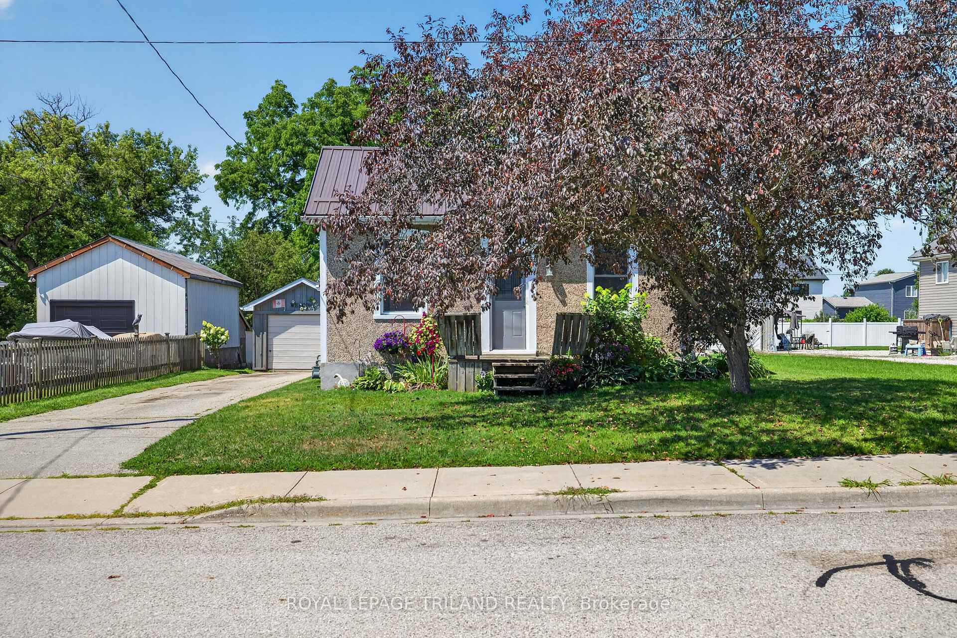 Photo 2 of 244 West Street, Central Elgin, Belmont — HOMEH