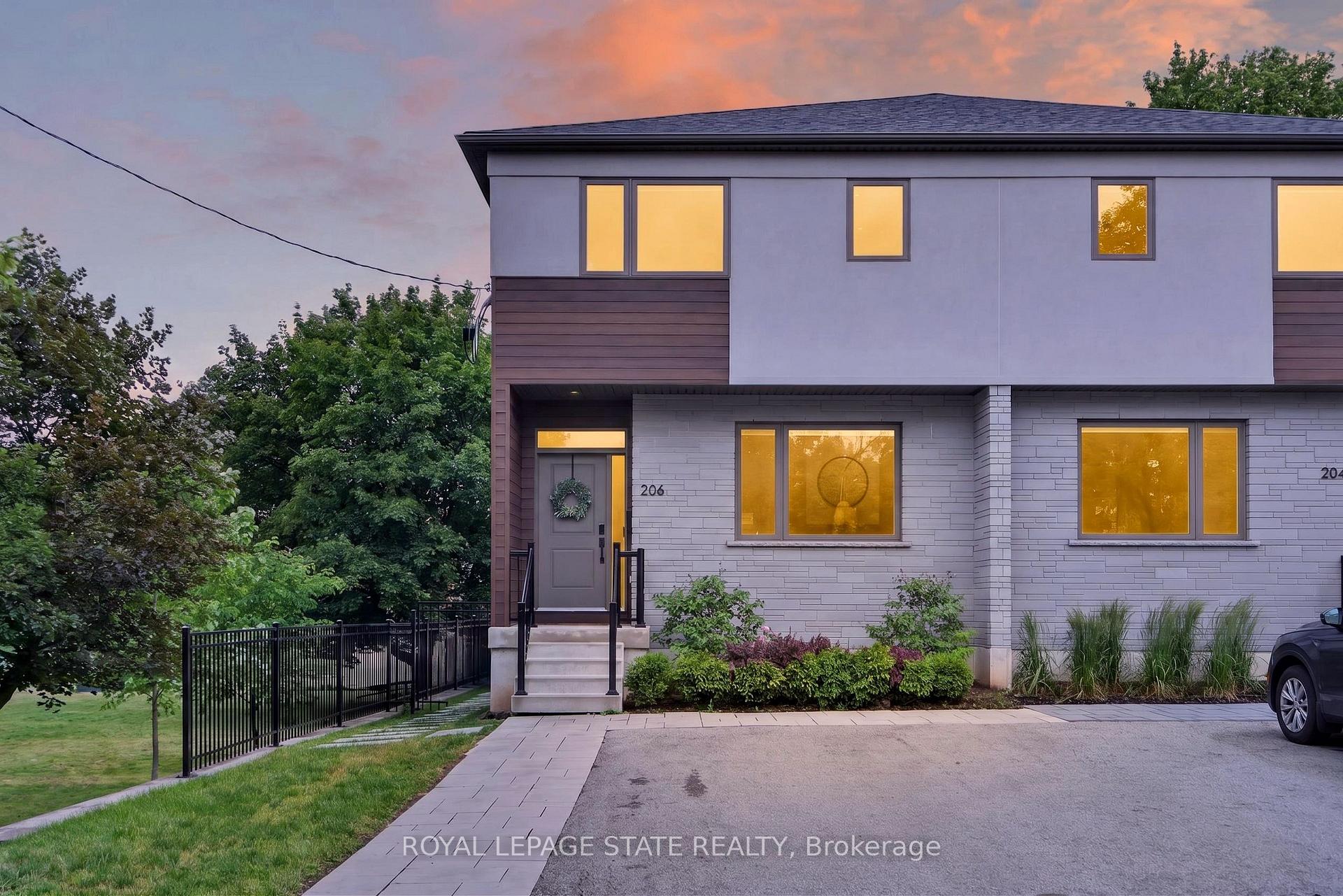 Photo of 206 Canada Street