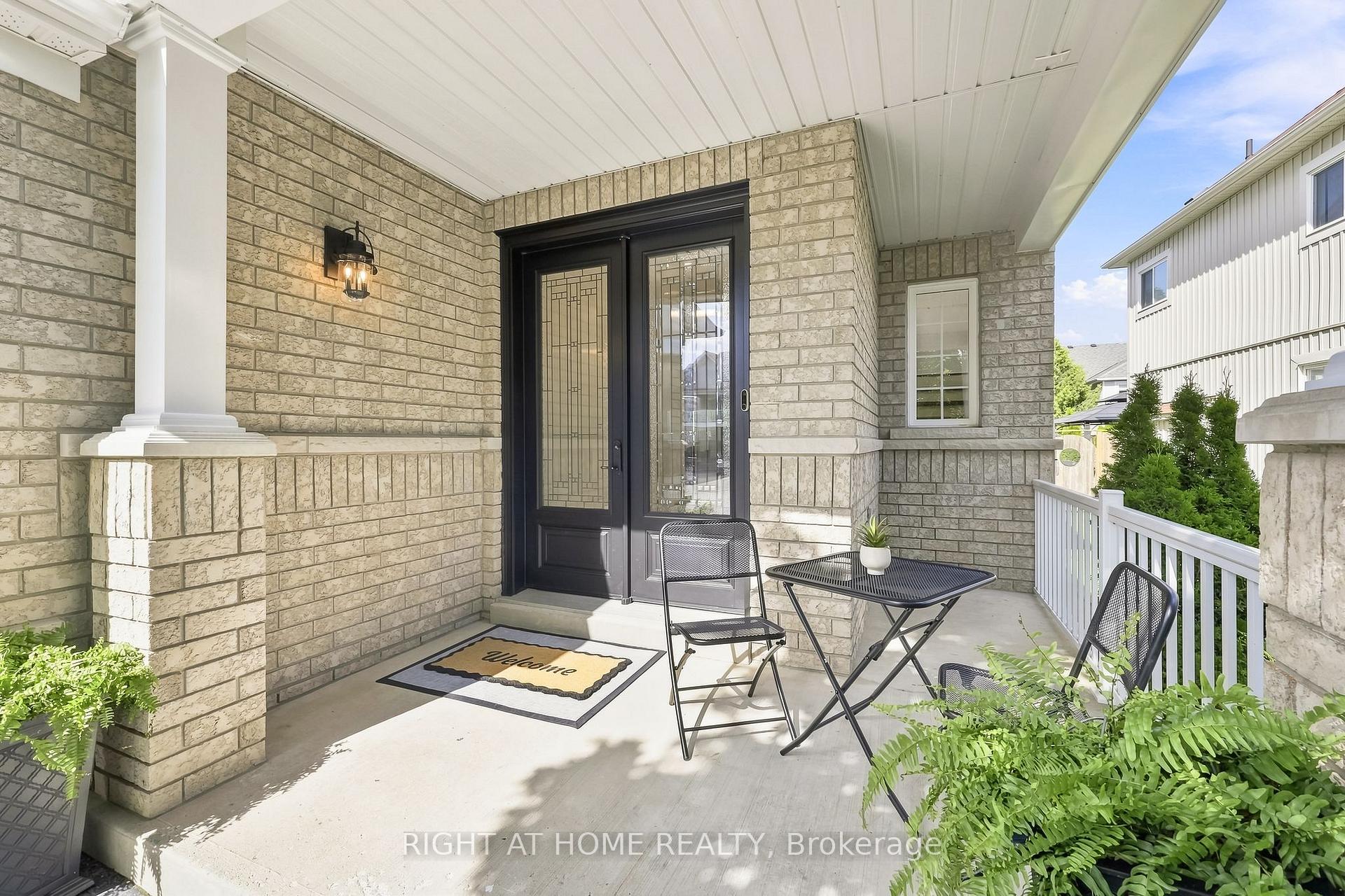 Photo 3 of 179 Cachet Boulevard, Whitby, Brooklin — HOMEH