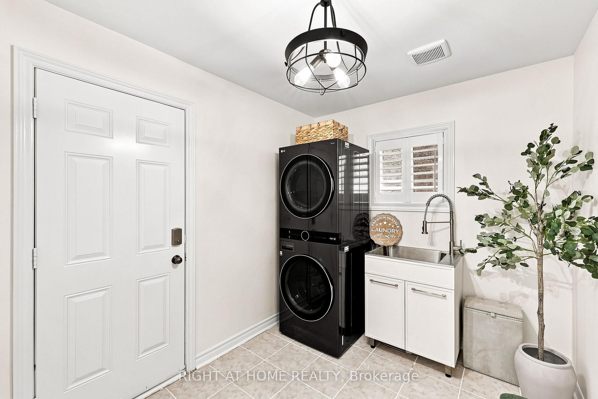 Photo 17 of 179 Cachet Boulevard, Whitby, Brooklin — HOMEH