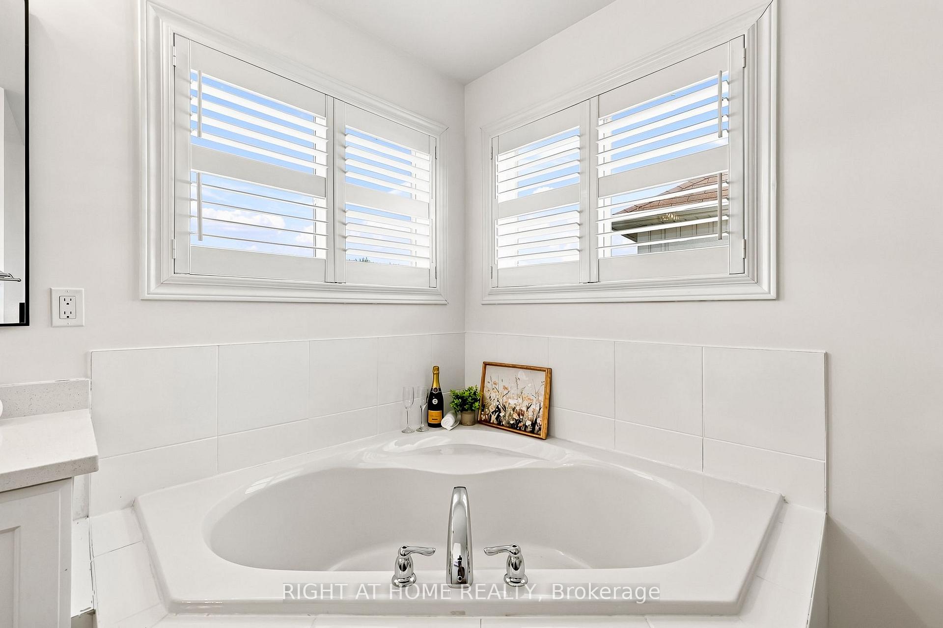 Photo 25 of 179 Cachet Boulevard, Whitby, Brooklin — HOMEH